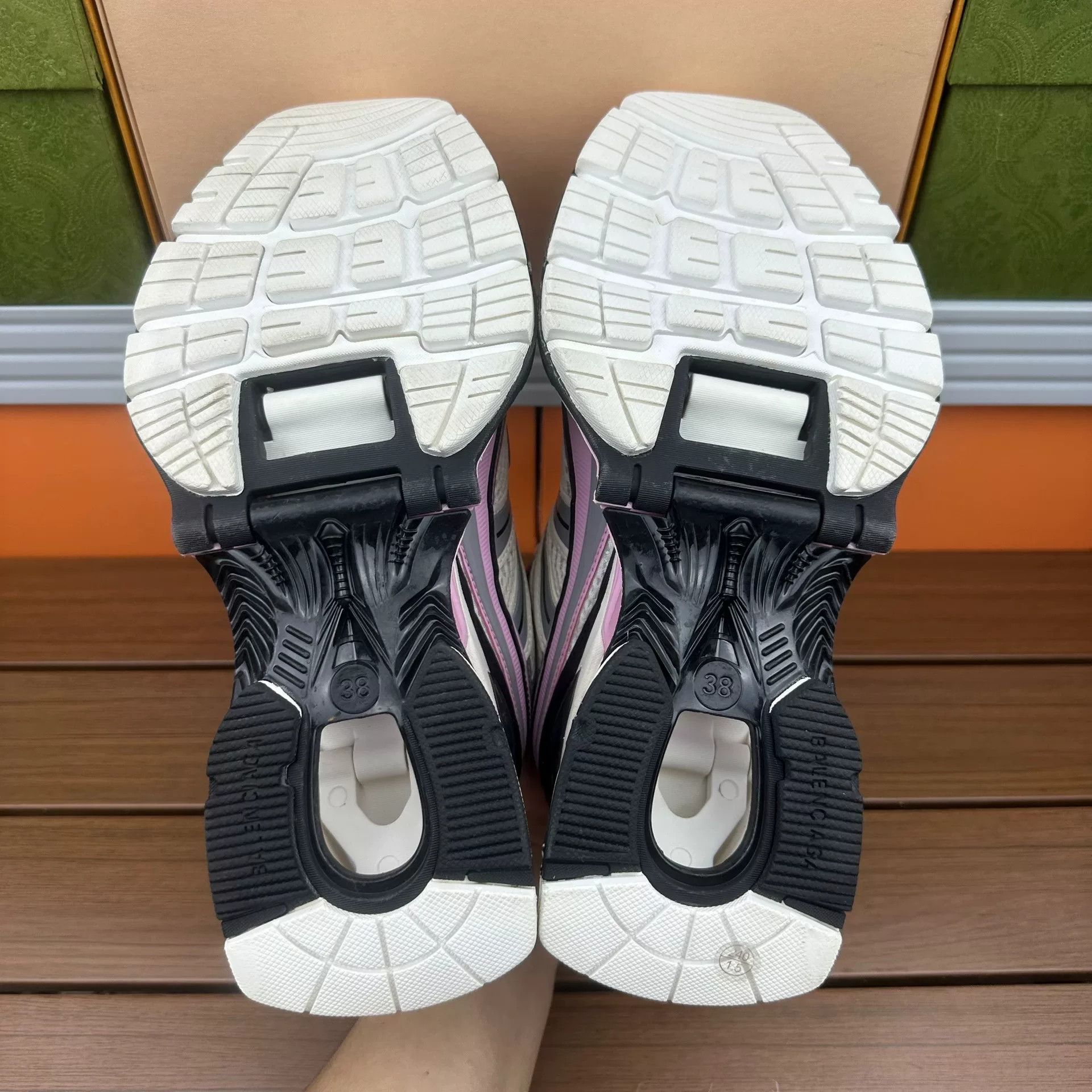Balenciaga Balenciaga Pink Lowtop Sneakers it_38 Women Size US 8 / IT 38 - 8 Thumbnail