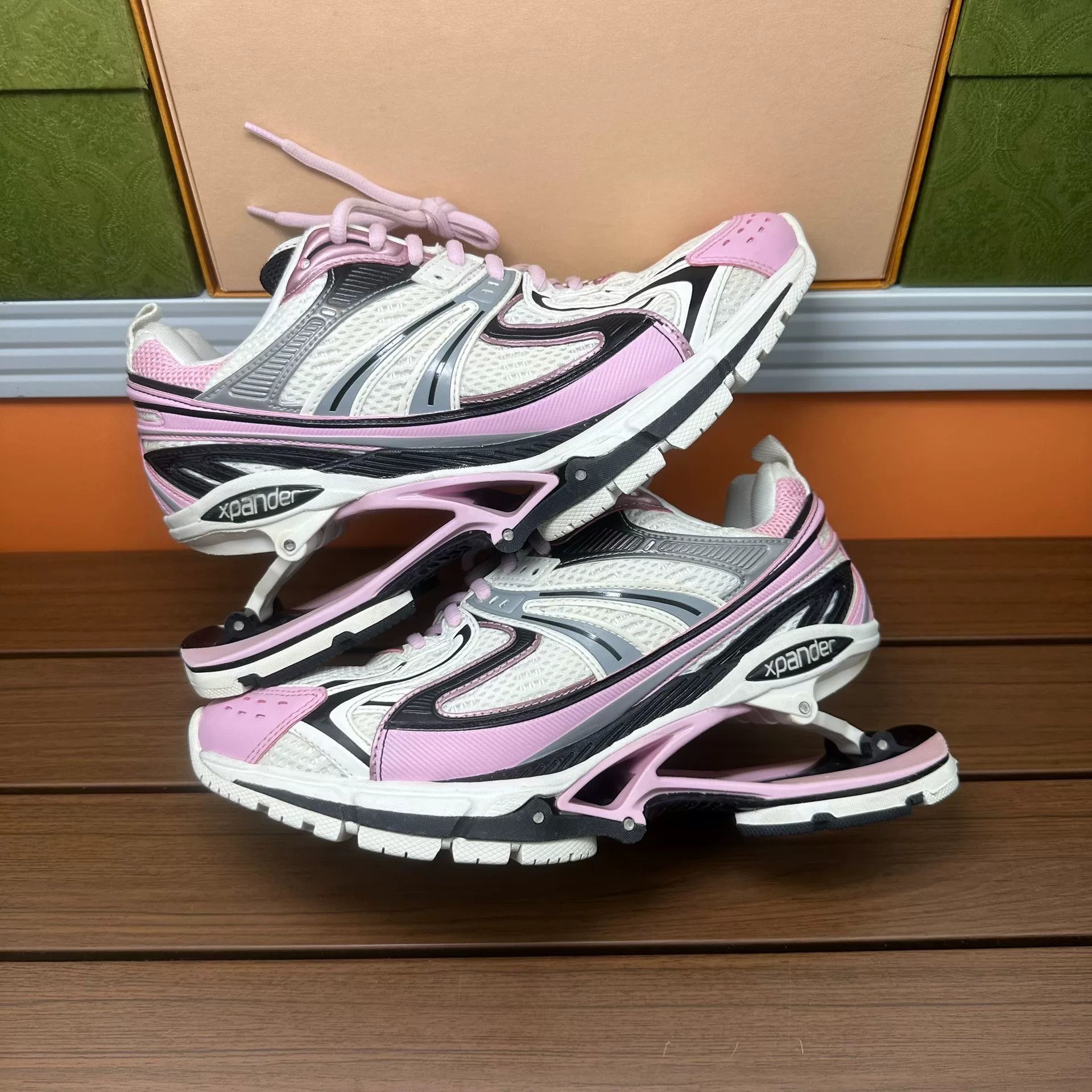 Balenciaga Balenciaga Pink Lowtop Sneakers it_38 Women Size US 8 / IT 38 - 2 Thumbnail