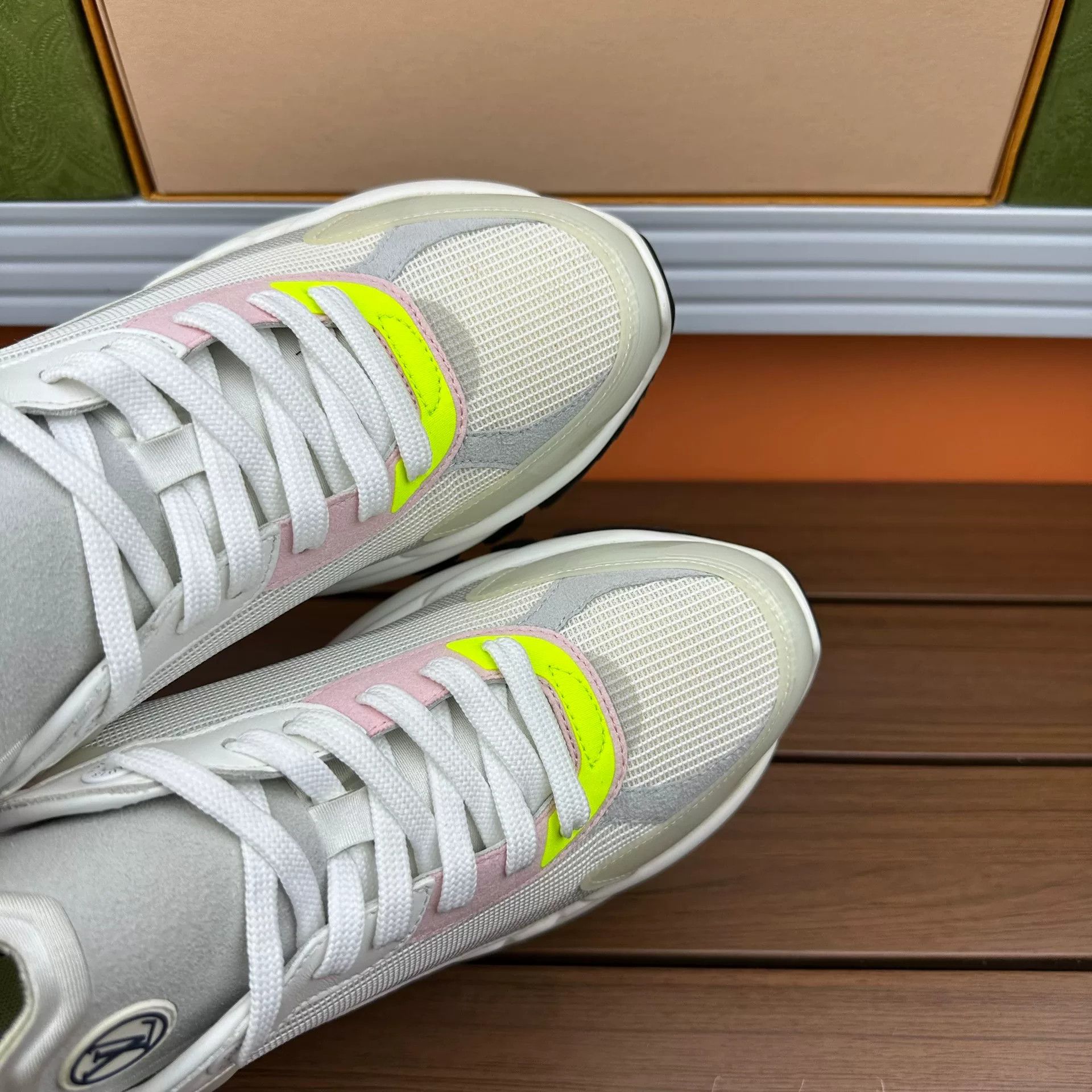 Louis Vuitton Louis Vuitton Casual Pink Lowtop Sneakers it_38-5 Women Size US 8.5 / IT 38.5 - 7 Thumbnail