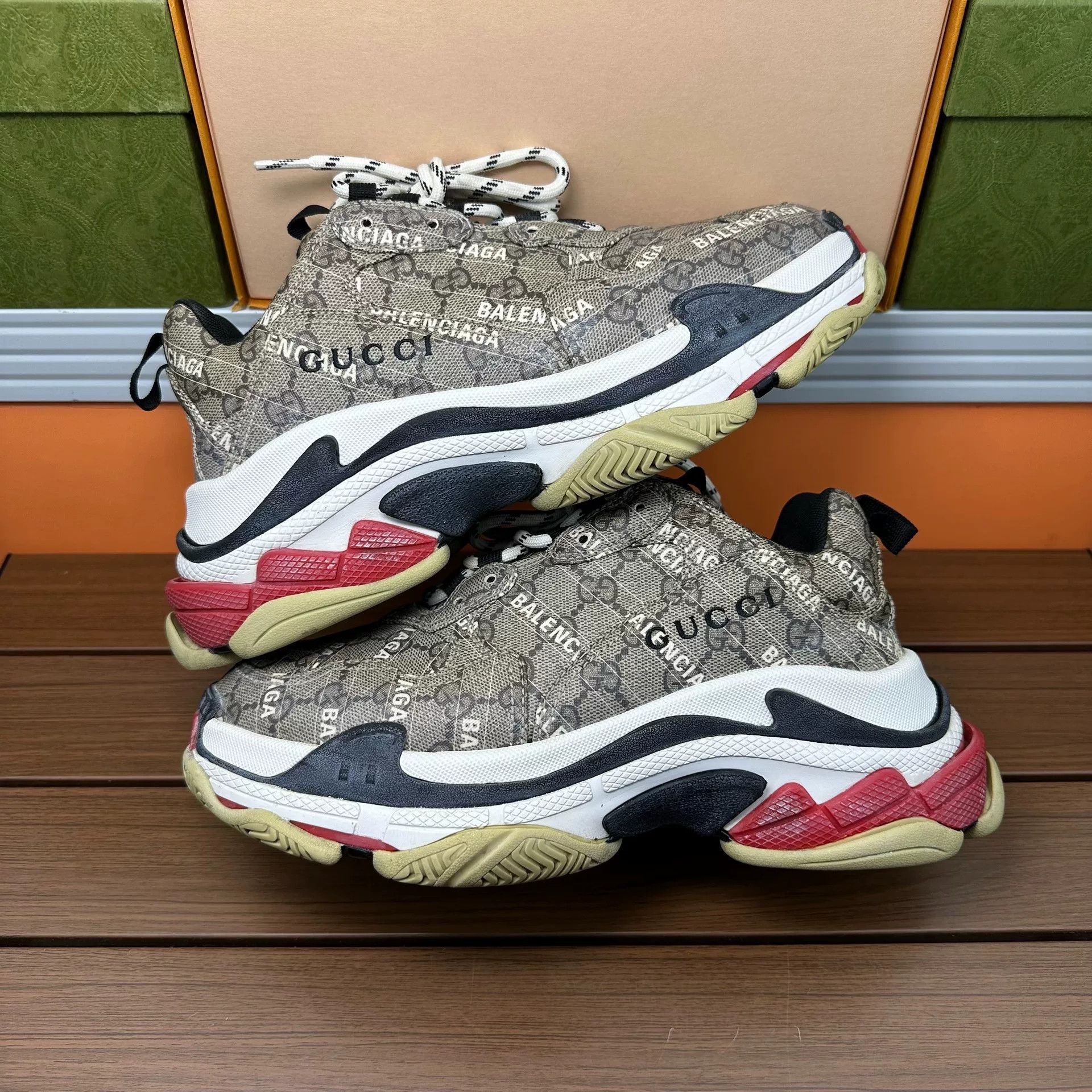 Balenciaga Balenciaga Collab Brown Lowtop Sneakers 7 Men Size US 7 / EU 40 - 2 Thumbnail