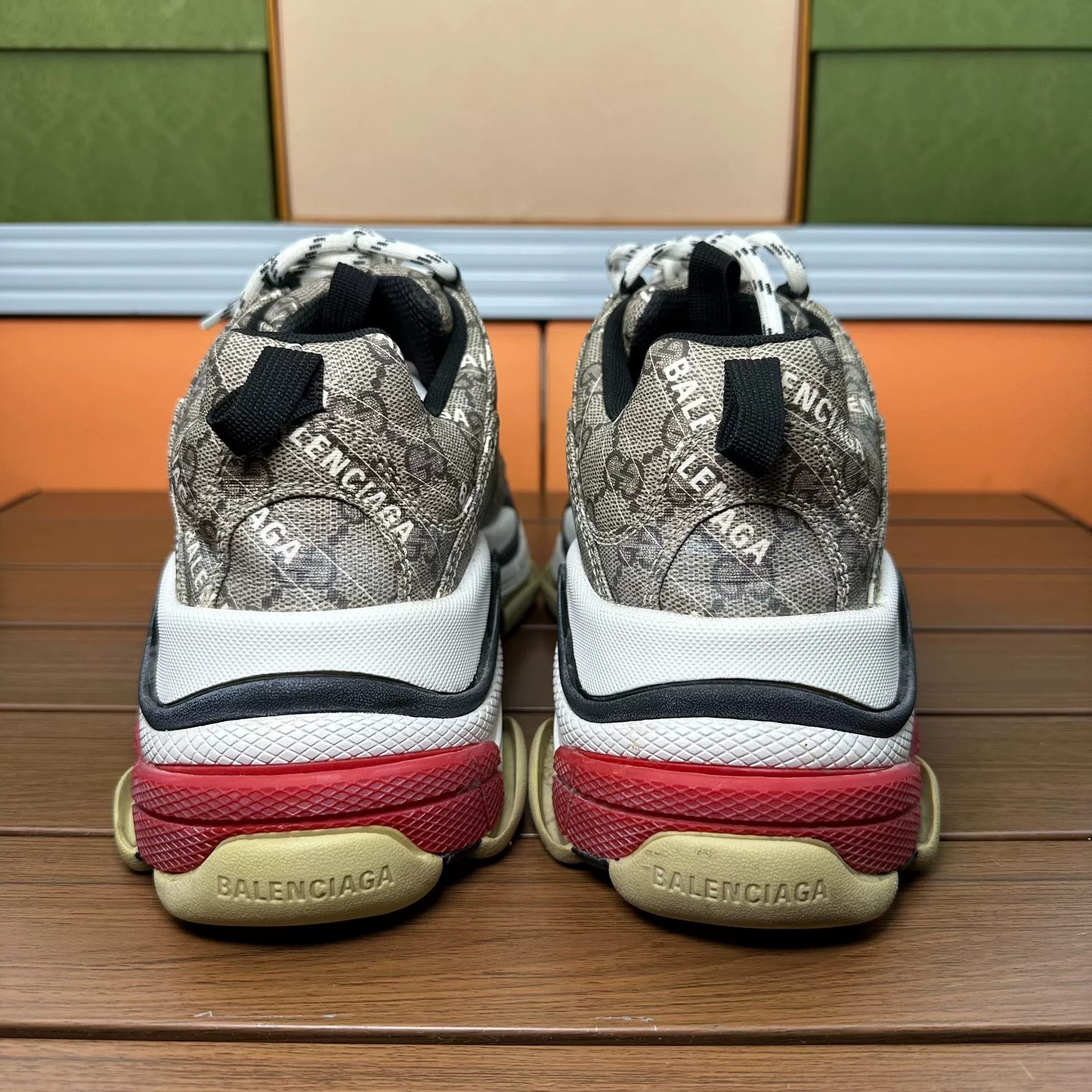 Balenciaga Balenciaga Collab Brown Lowtop Sneakers 7 Men Size US 7 / EU 40 - 5 Thumbnail