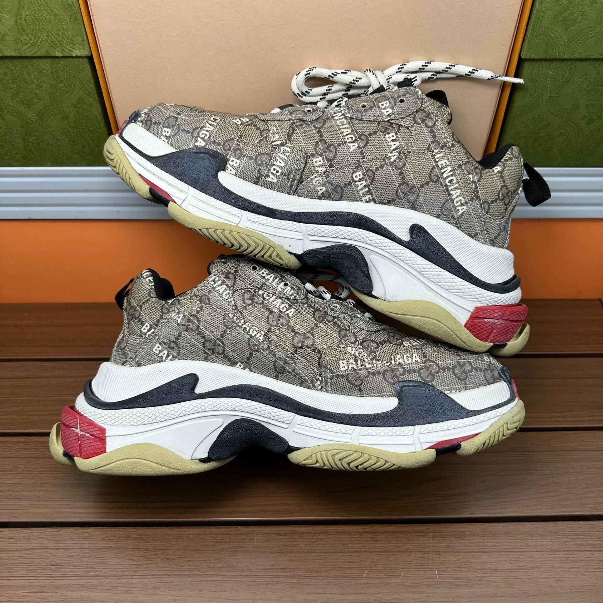 Balenciaga Balenciaga Collab Brown Lowtop Sneakers 7 Men Size US 7 / EU 40 - 3 Thumbnail