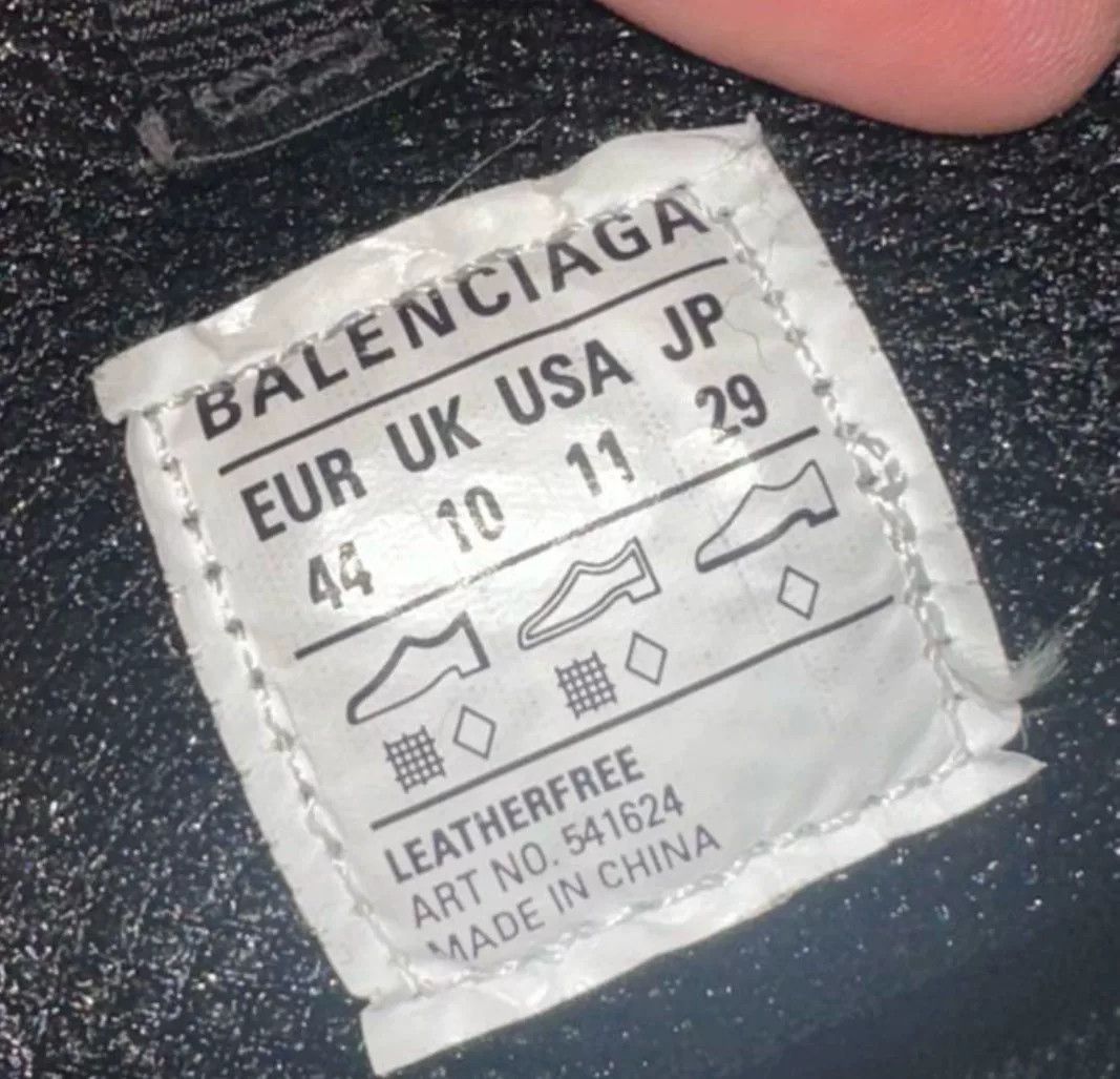 Balenciaga Balenciaga Distressed Lowtop Sneakers 11 Men Size US 11 / EU 44 - 9 Thumbnail