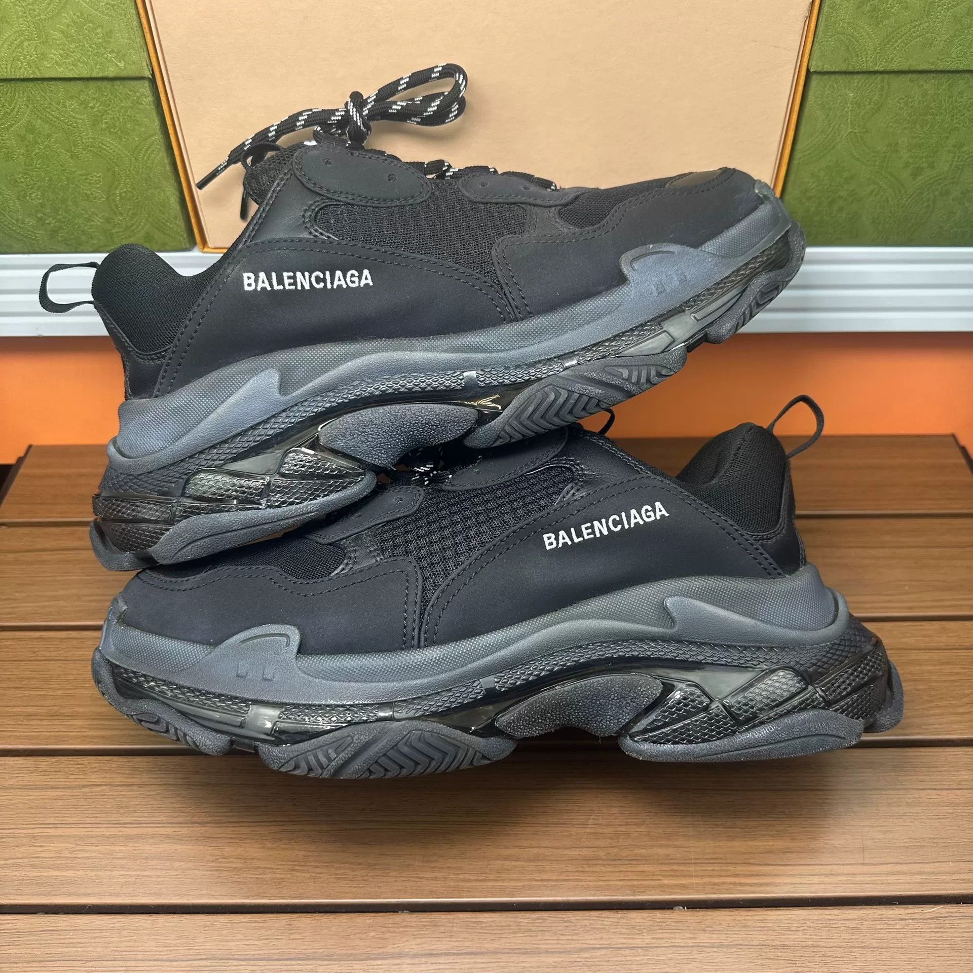Balenciaga Balenciaga Distressed Lowtop Sneakers 11 Men Size US 11 / EU 44 - 2 Thumbnail
