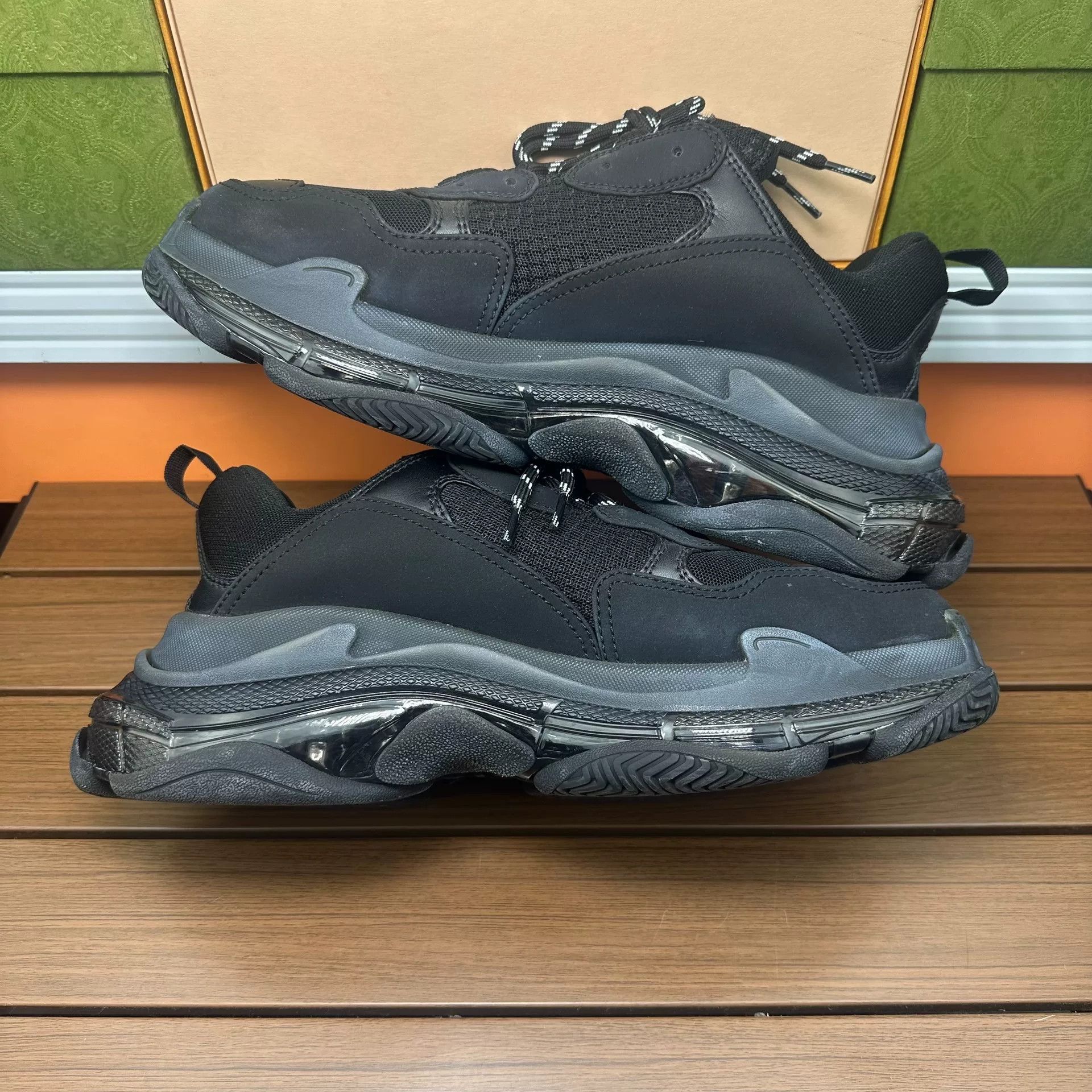 Balenciaga Balenciaga Distressed Lowtop Sneakers 11 Men Size US 11 / EU 44 - 3 Thumbnail