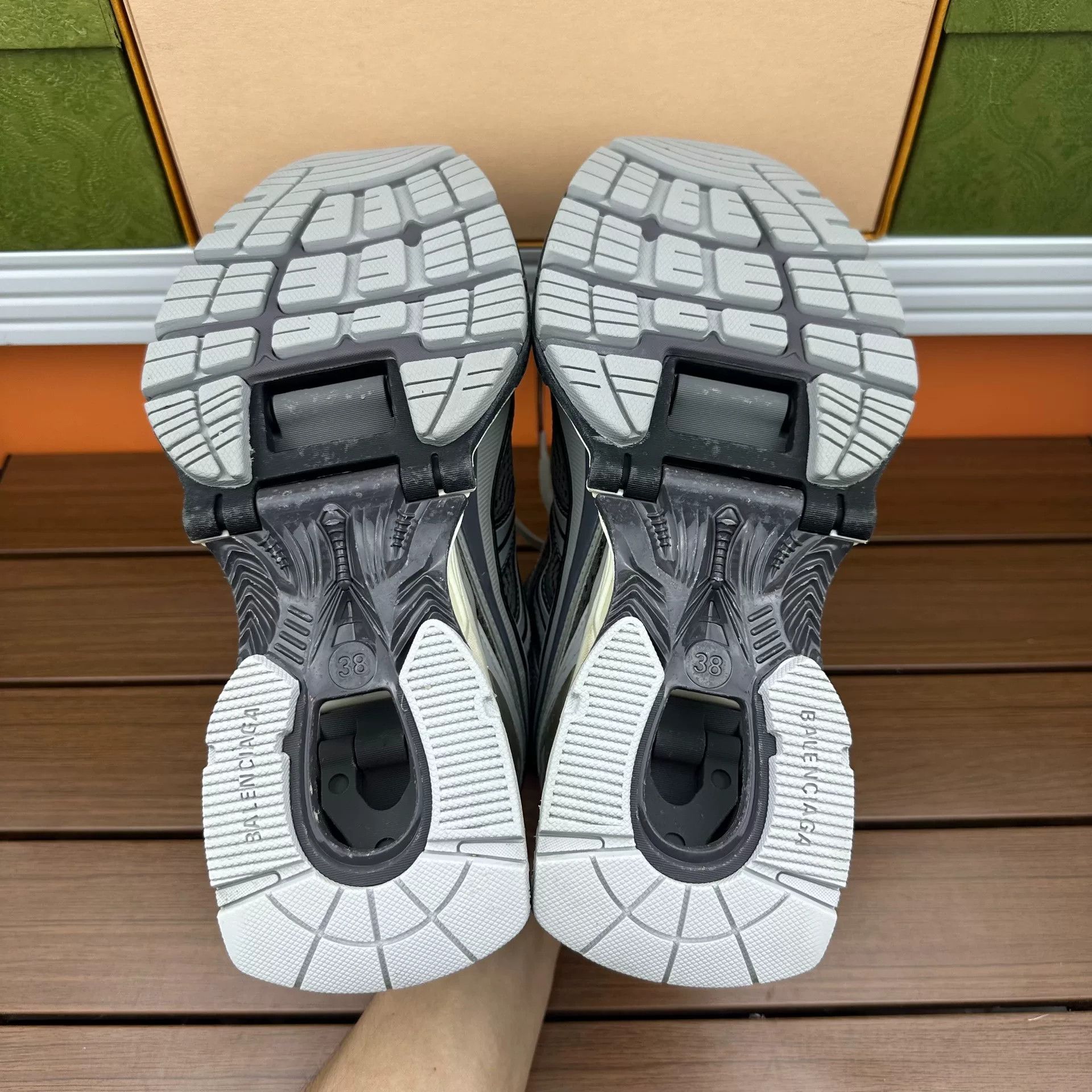 Balenciaga Balenciaga Gray Lowtop Sneakers it_38 Women Size US 8 / IT 38 - 7 Thumbnail