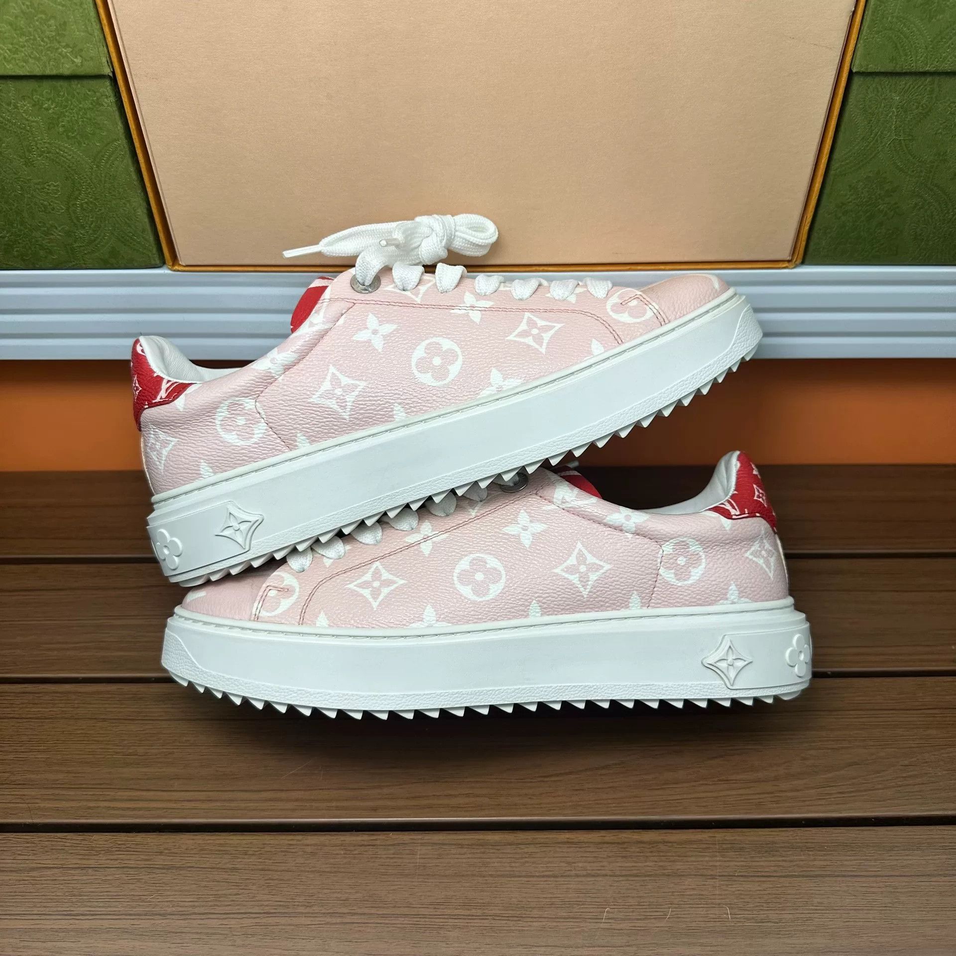 Louis Vuitton Louis Vuitton Casual Lowtop Sneakers it_38-5 Women Size US 8.5 / IT 38.5 - 2 Thumbnail