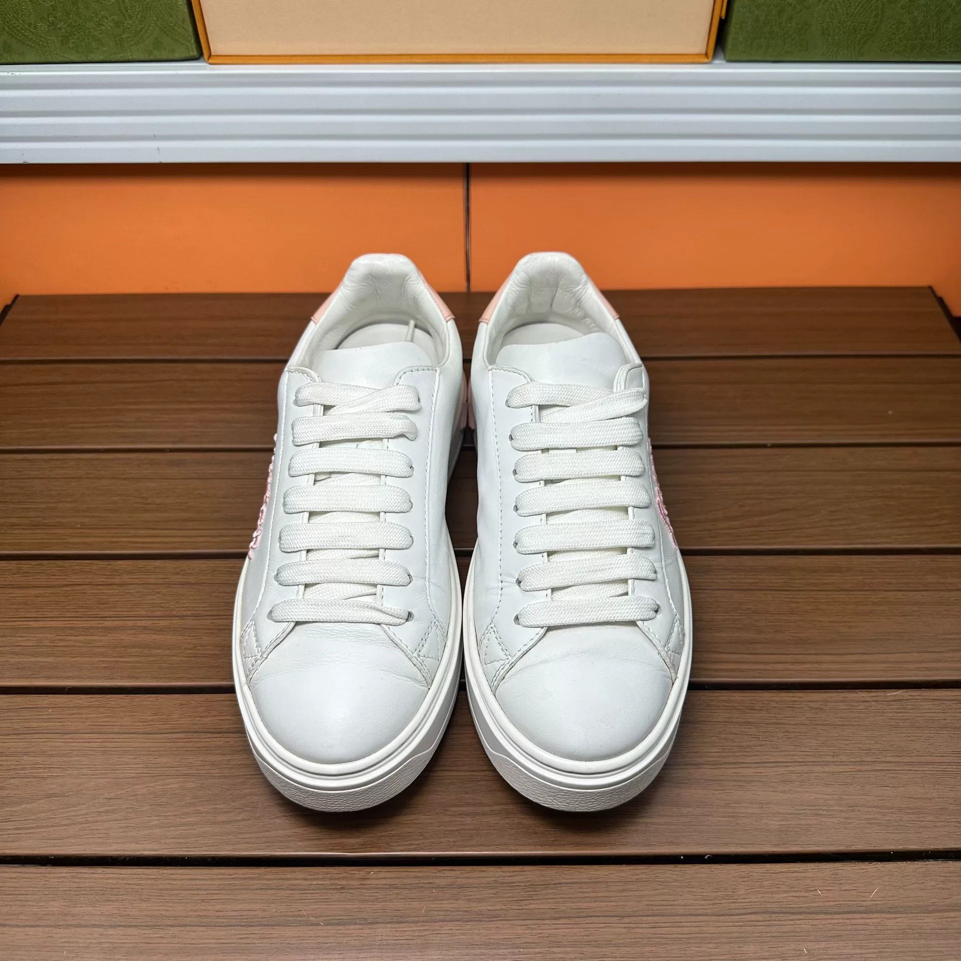 Louis Vuitton Louis Vuitton Casual Embroidered Lowtop Sneakers it_37 Women Size US 7 / IT 37 - 4 Thumbnail