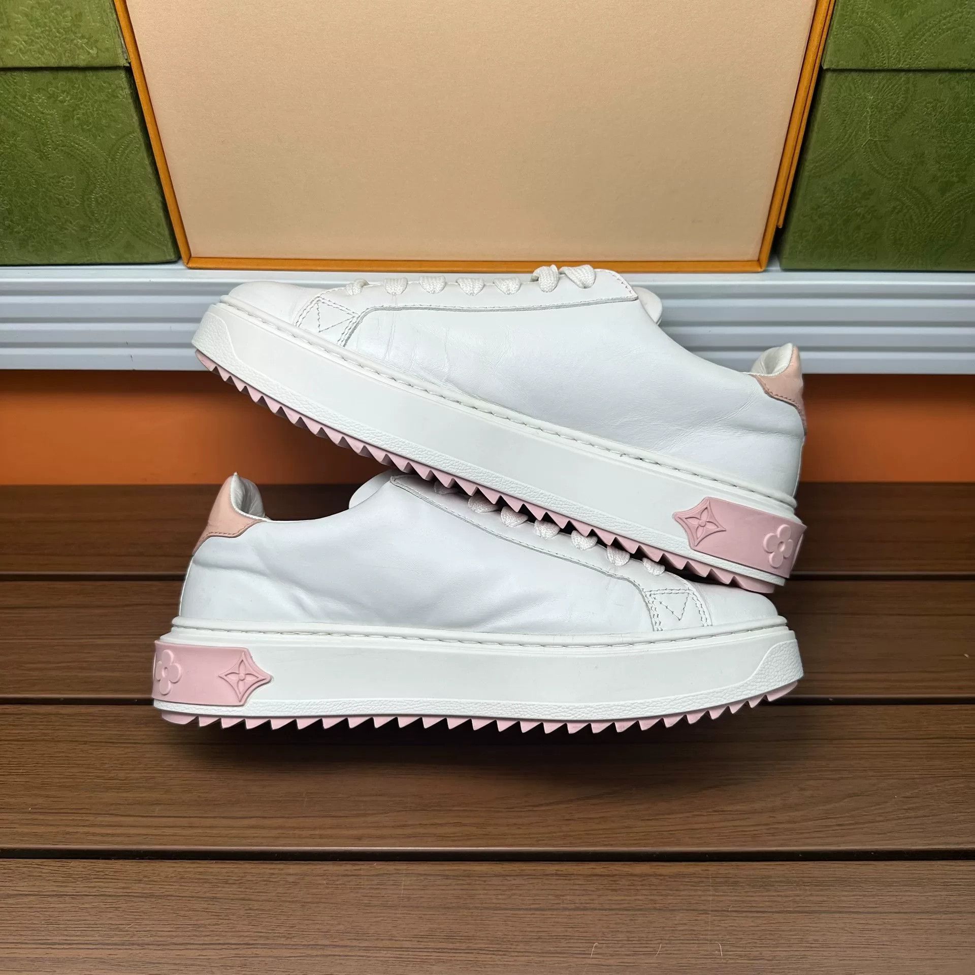 Louis Vuitton Louis Vuitton Casual Embroidered Lowtop Sneakers it_37 Women Size US 7 / IT 37 - 3 Thumbnail