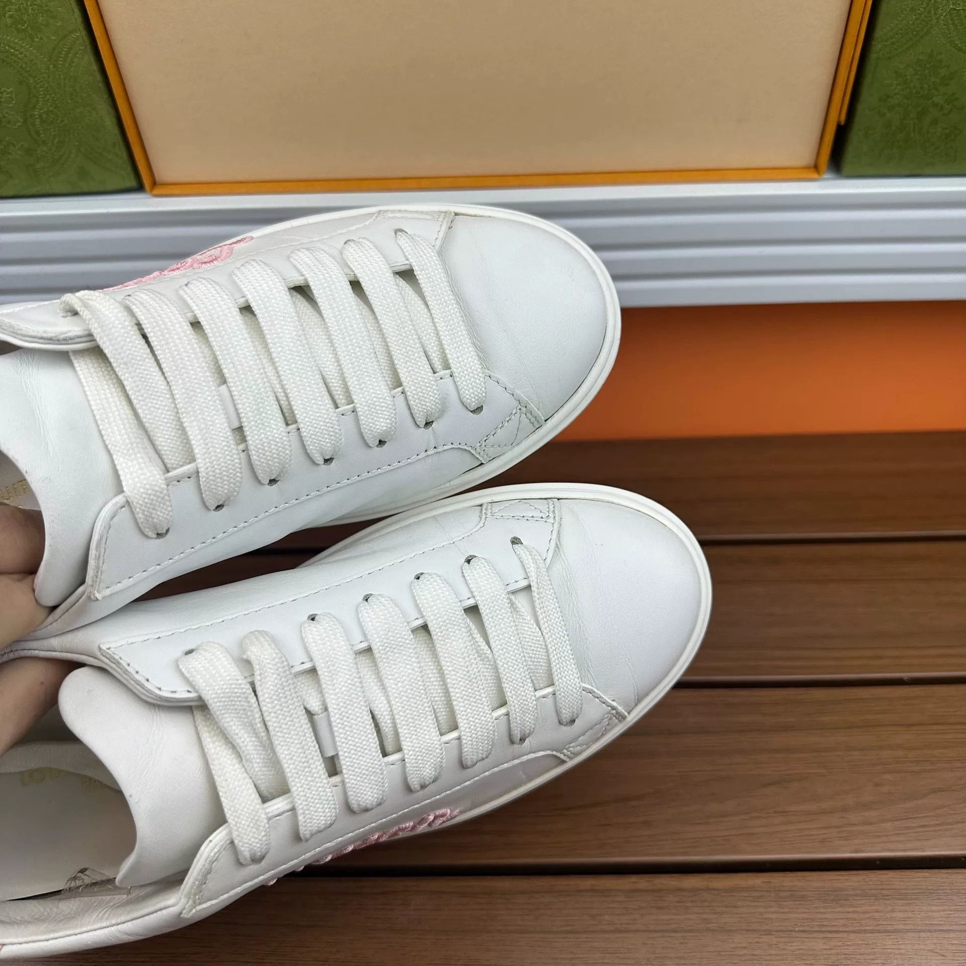 Louis Vuitton Louis Vuitton Casual Embroidered Lowtop Sneakers it_37 Women Size US 7 / IT 37 - 5 Thumbnail