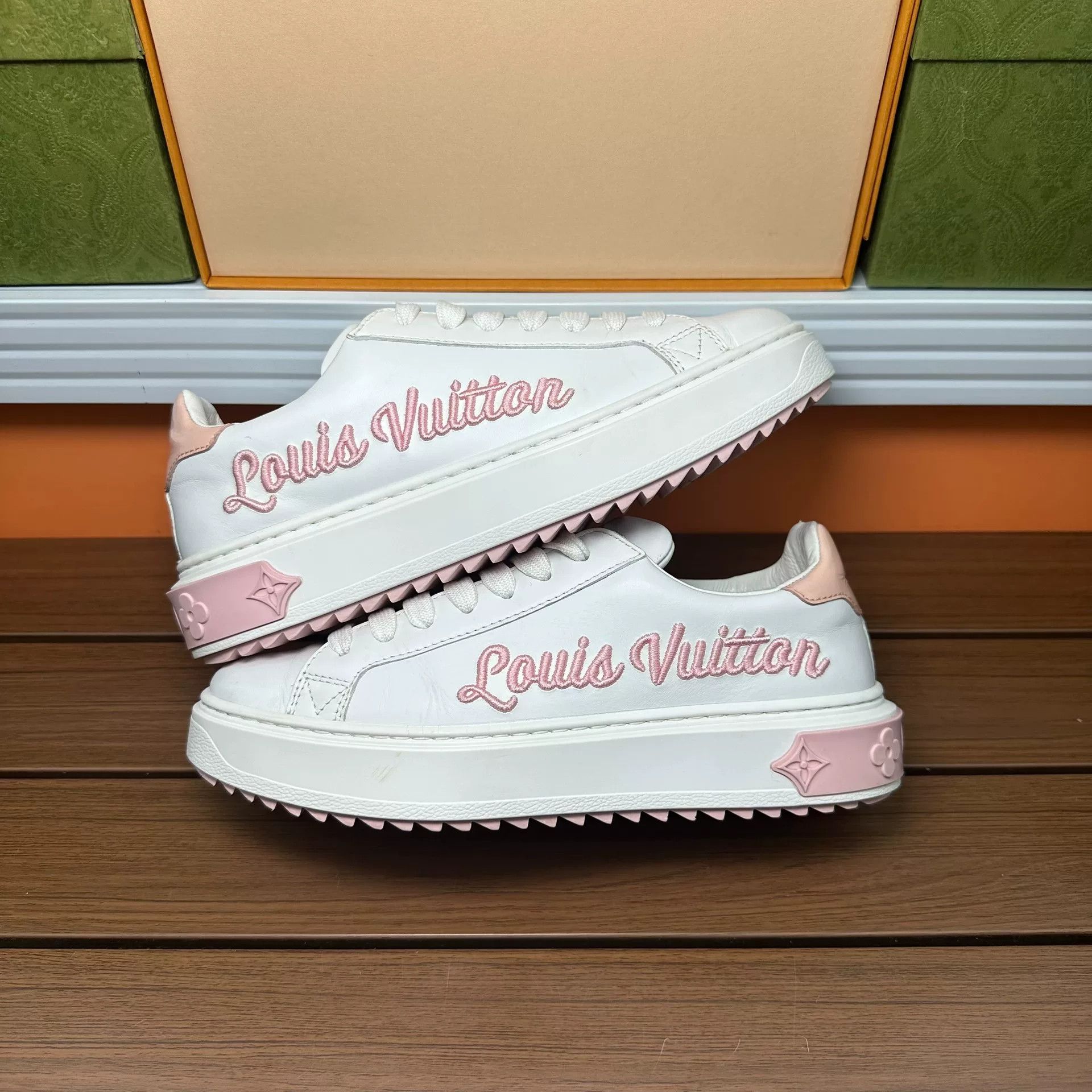 Louis Vuitton Louis Vuitton Casual Embroidered Lowtop Sneakers it_37 Women Size US 7 / IT 37 - 2 Thumbnail