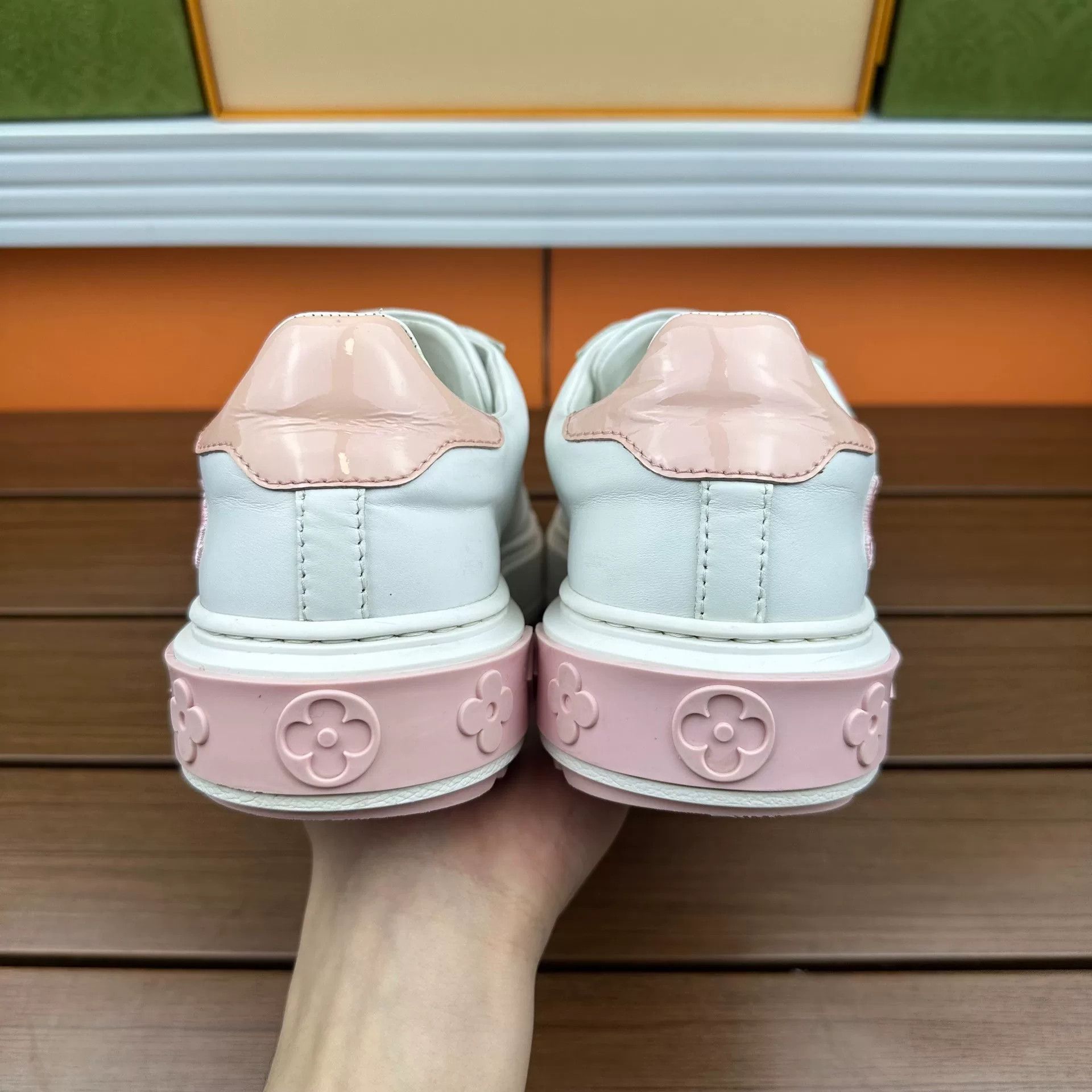 Louis Vuitton Louis Vuitton Casual Embroidered Lowtop Sneakers it_37 Women Size US 7 / IT 37 - 6 Thumbnail
