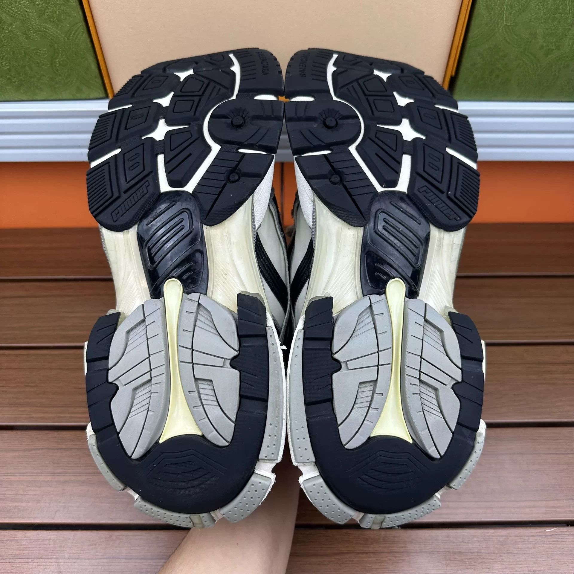 Balenciaga Balenciaga Running Black Lowtop Sneakers 6 Men Size US 6 / EU 39 - 7 Thumbnail
