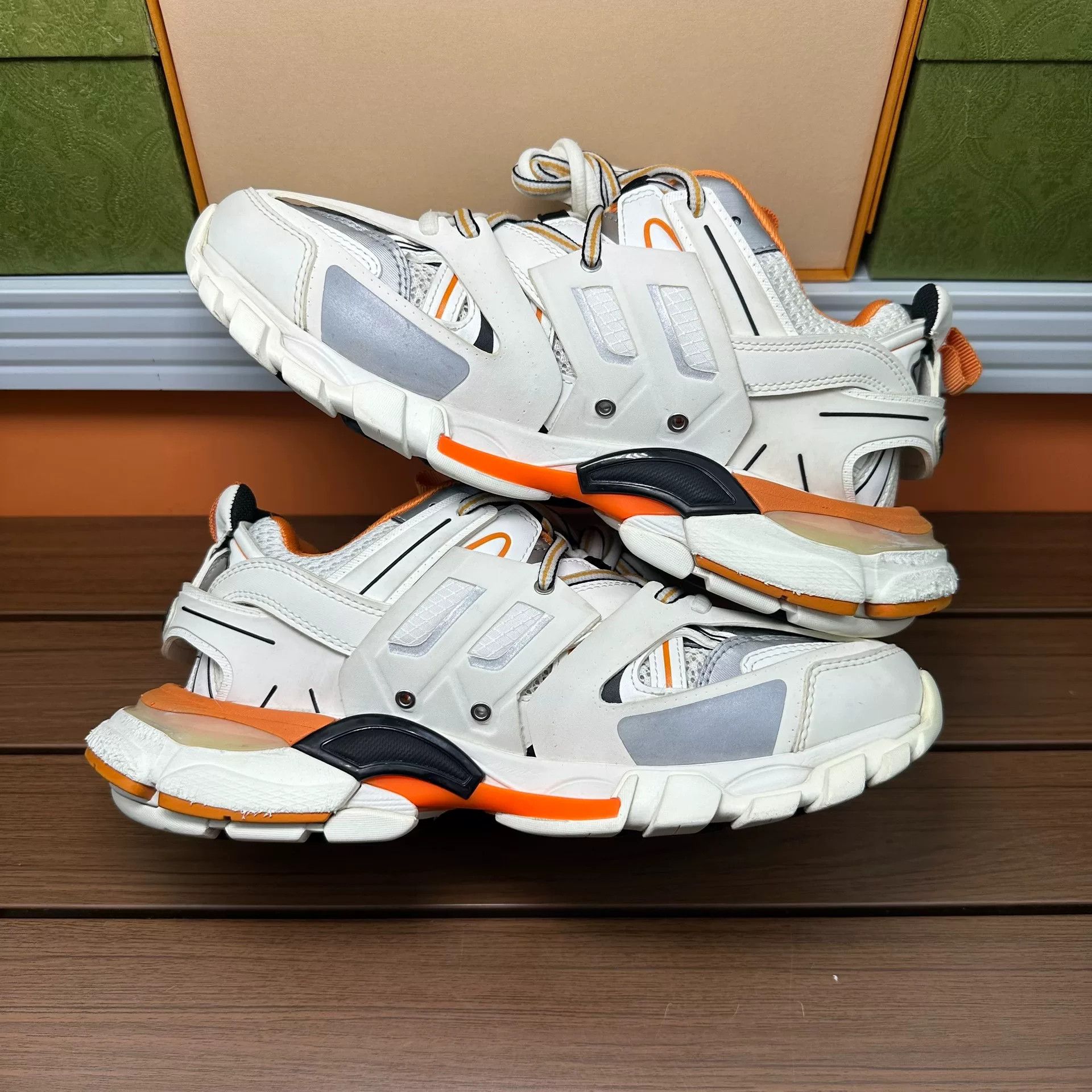 Balenciaga Balenciaga White Lowtop Sneakers 6 Men Size US 6 / EU 39 - 3 Thumbnail