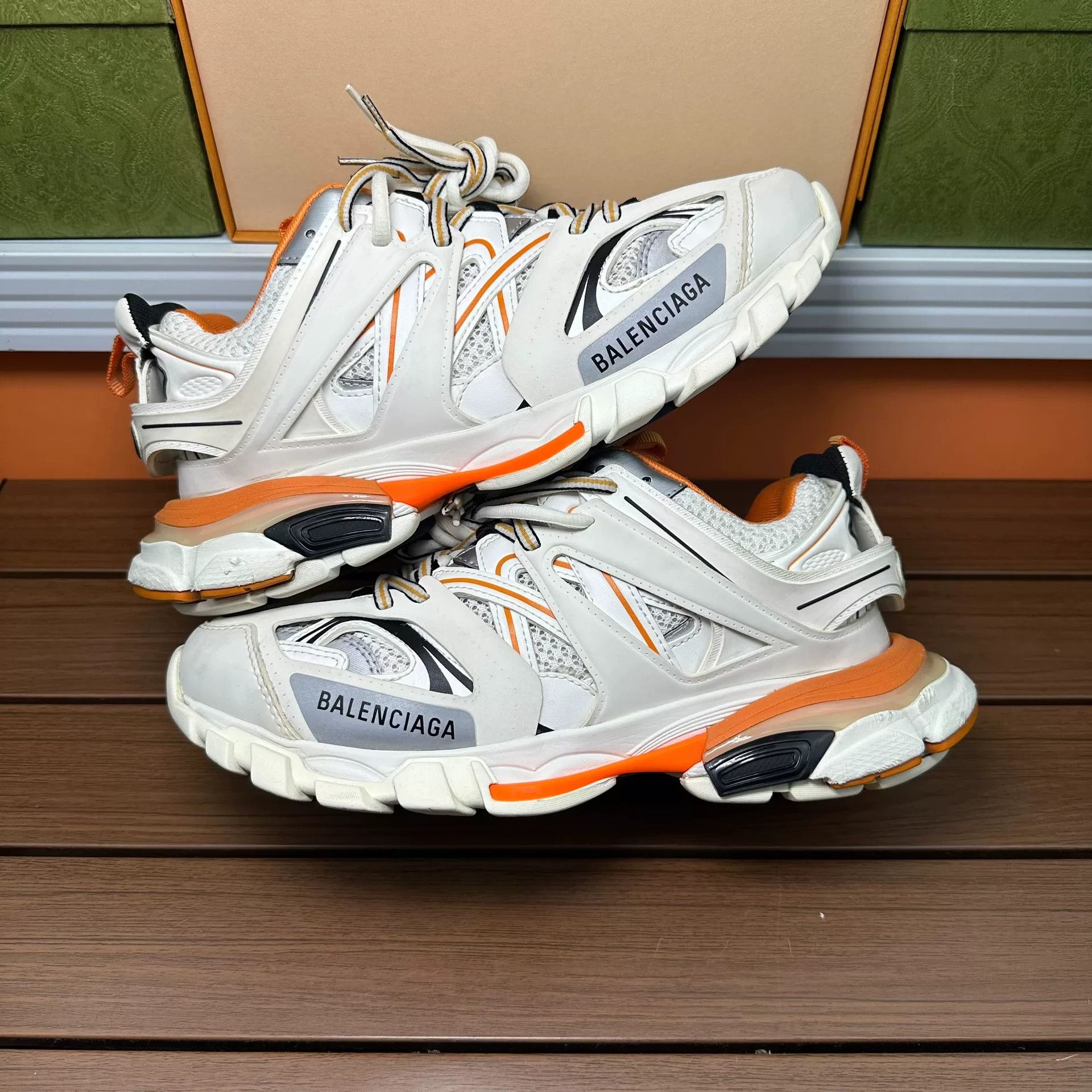 Balenciaga Balenciaga White Lowtop Sneakers 6 Men Size US 6 / EU 39 - 2 Thumbnail