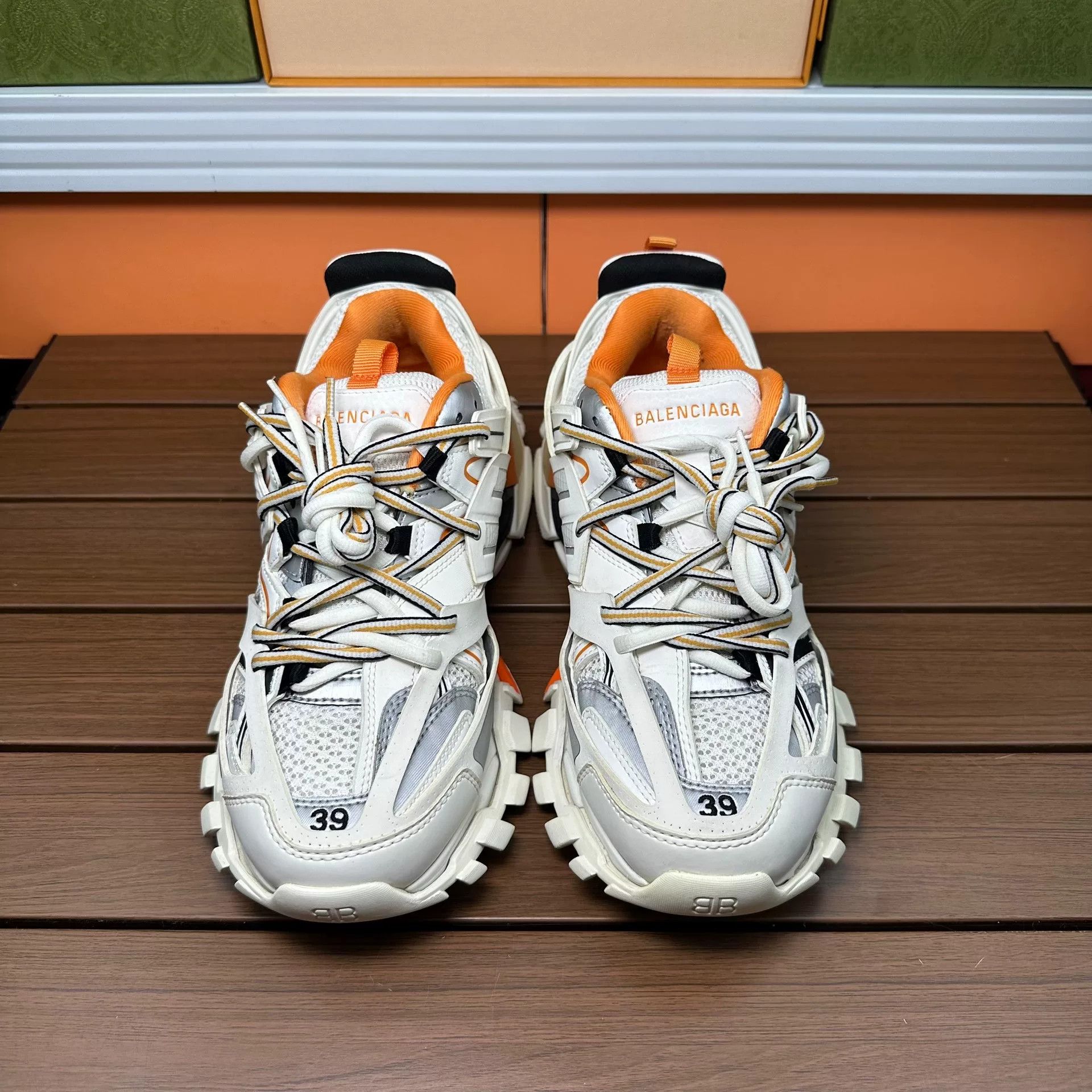 Balenciaga Balenciaga White Lowtop Sneakers 6 Men Size US 6 / EU 39 - 4 Thumbnail