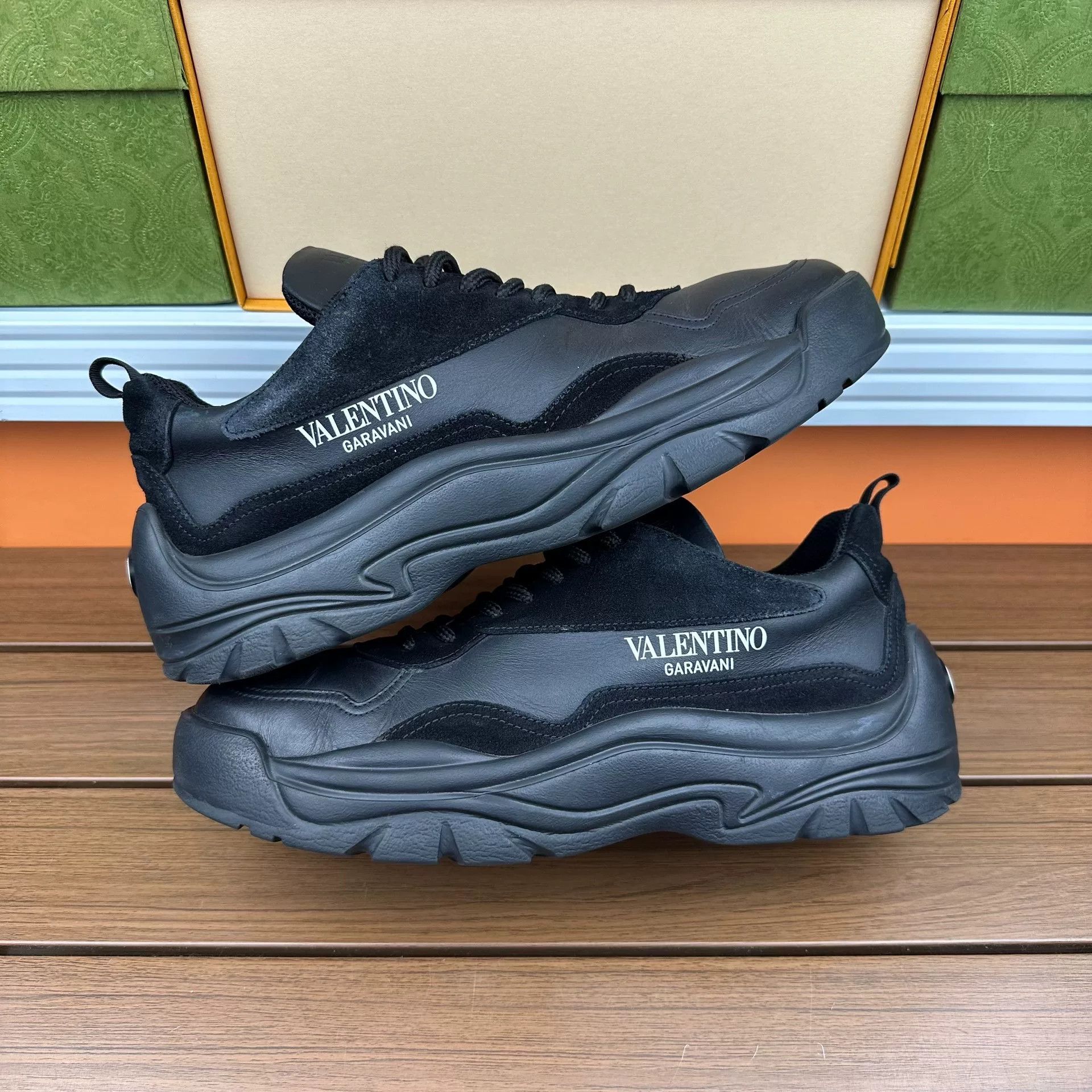 Valentino Valentino Casual Black Lowtop Sneakers 7 Men Size US 7 / EU 40 - 2 Thumbnail