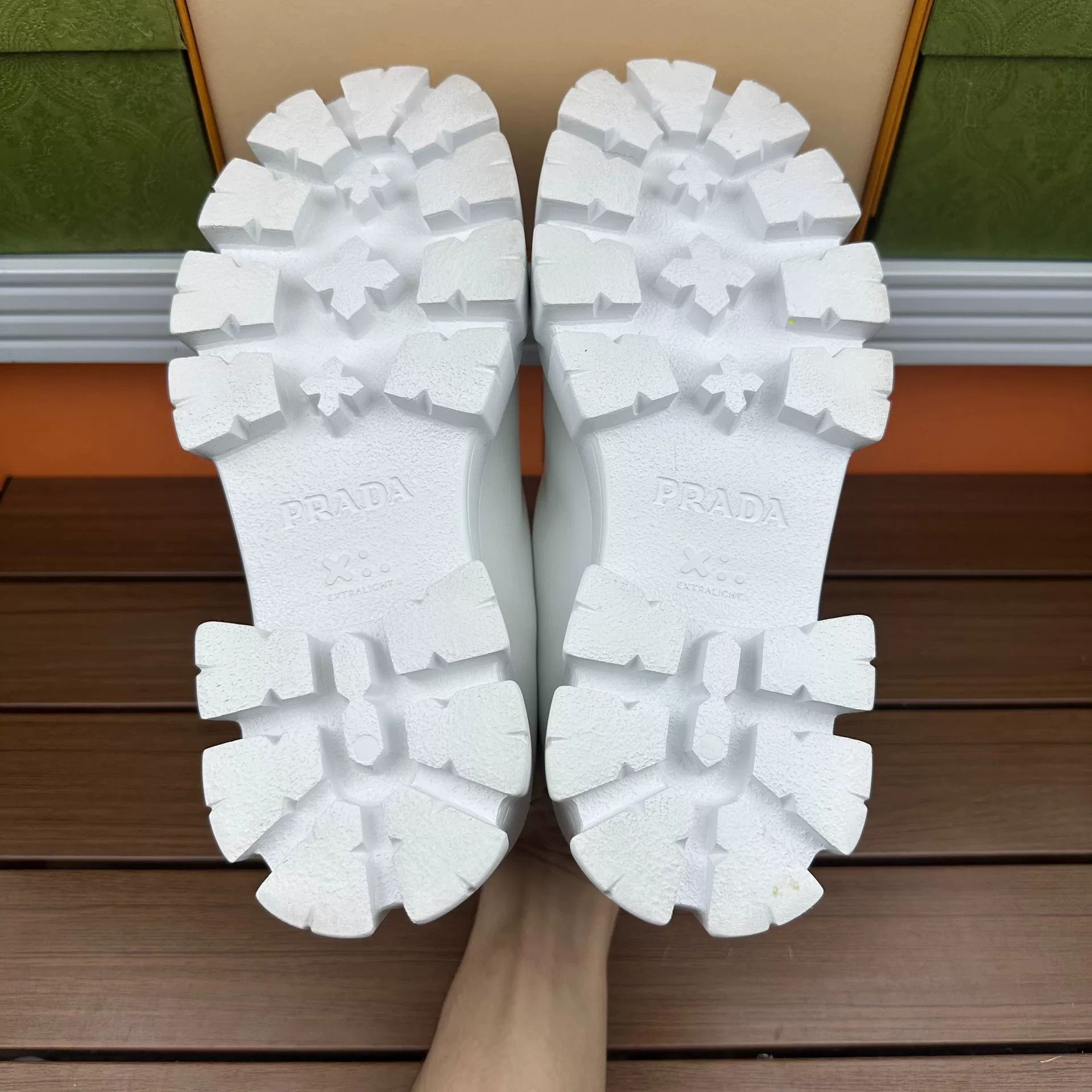 Prada Prada White Lowtop Sneakers it_38 Women Size US 8 / IT 38 - 8 Thumbnail