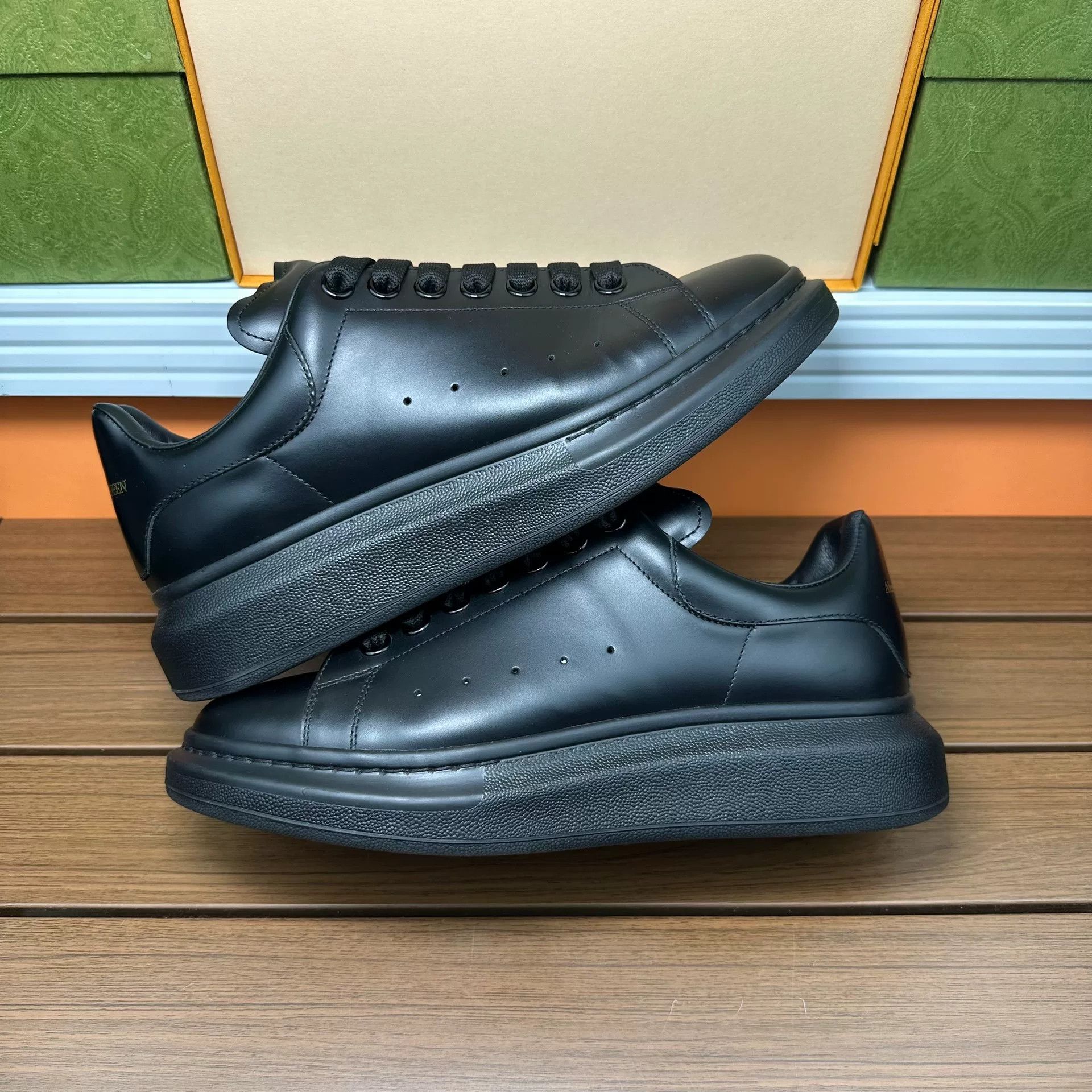 Alexander McQueen Alexander McQueen Black Lowtop Sneakers 7 Men Size US 7 / EU 40 - 2 Thumbnail