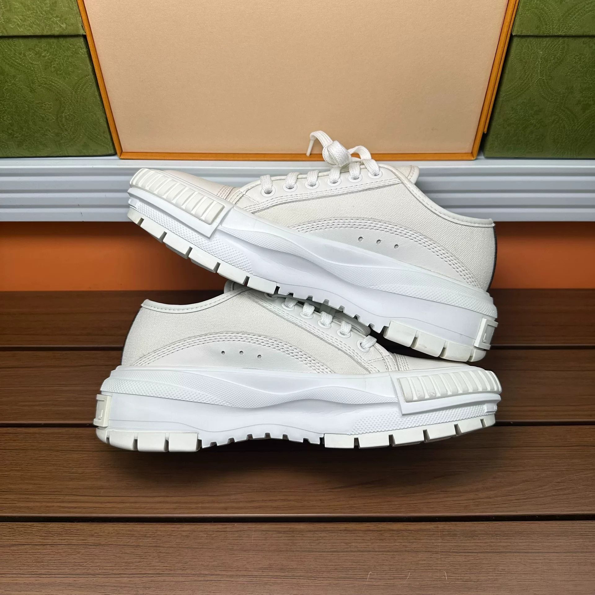 Louis Vuitton Louis Vuitton Casual White Lowtop Sneakers it_36 Women Size US 6 / IT 36 - 3 Thumbnail