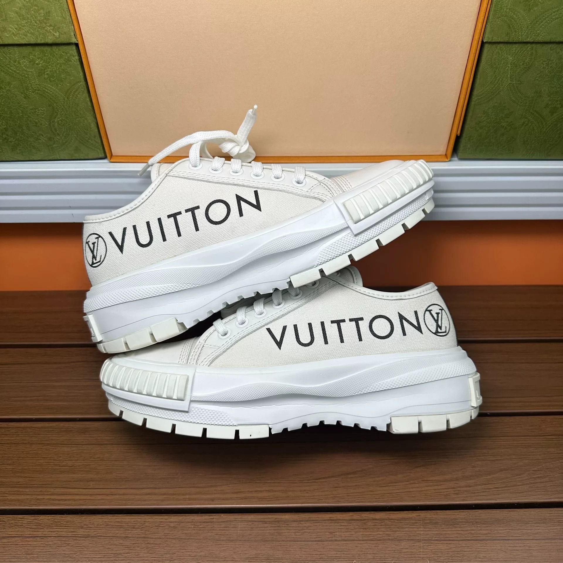Louis Vuitton Louis Vuitton Casual White Lowtop Sneakers it_36 Women Size US 6 / IT 36 - 2 Thumbnail