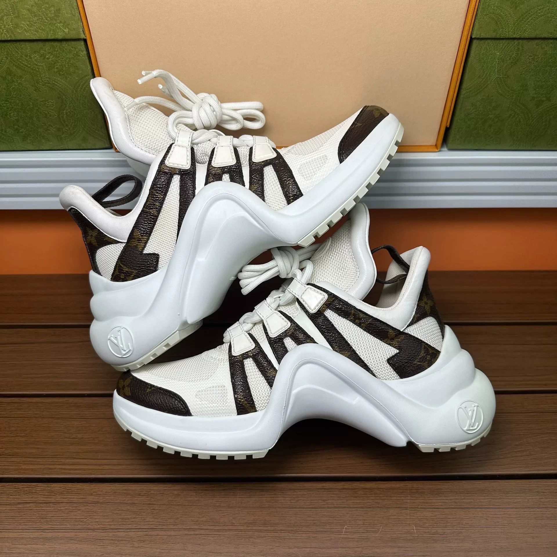 Louis Vuitton Louis Vuitton Lowtop Sneakers it_35-5 Women Size US 5.5 / IT 35.5 - 2 Thumbnail