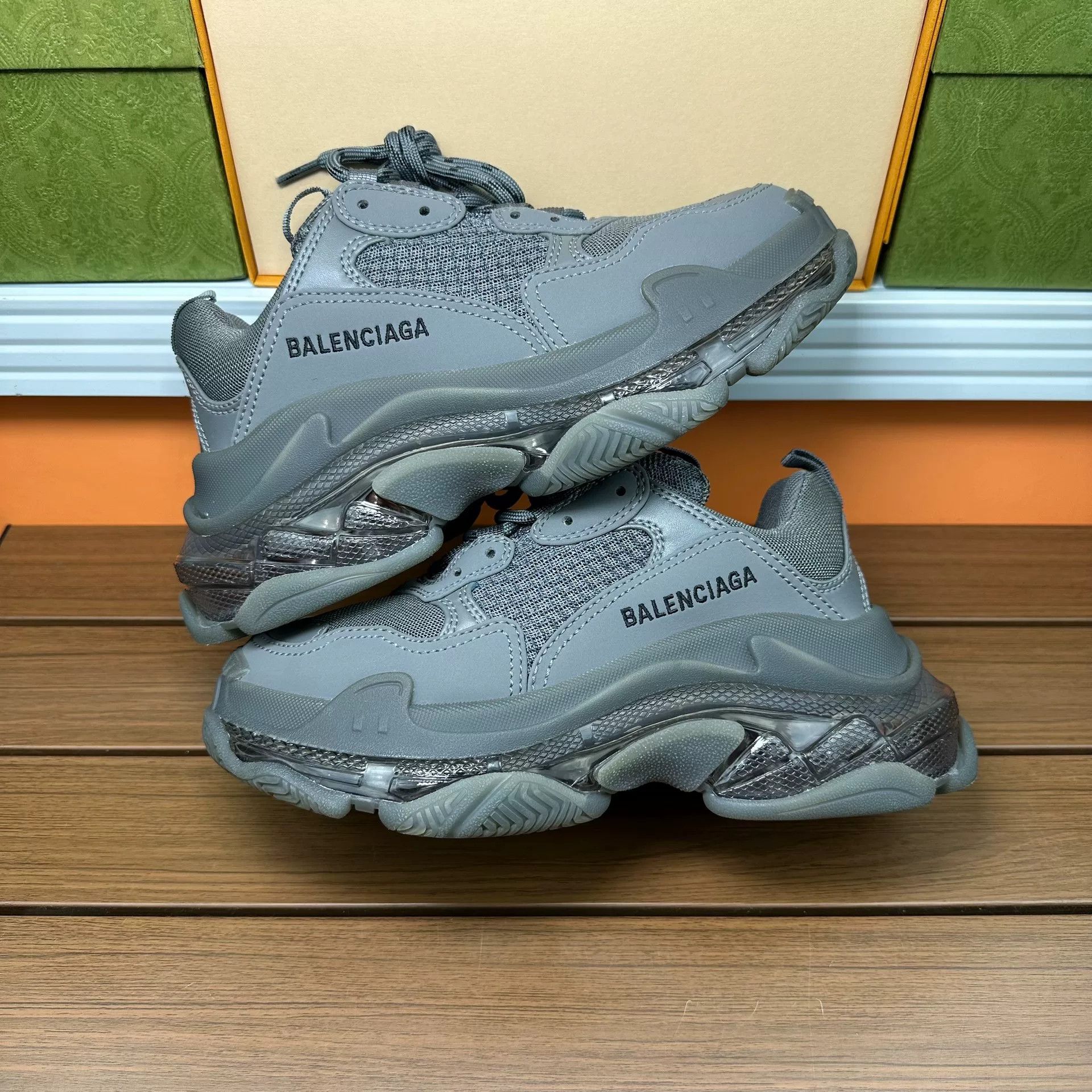 Balenciaga Balenciaga Gray Lowtop Sneakers it_36 Women Size US 6 / IT 36 - 2 Thumbnail