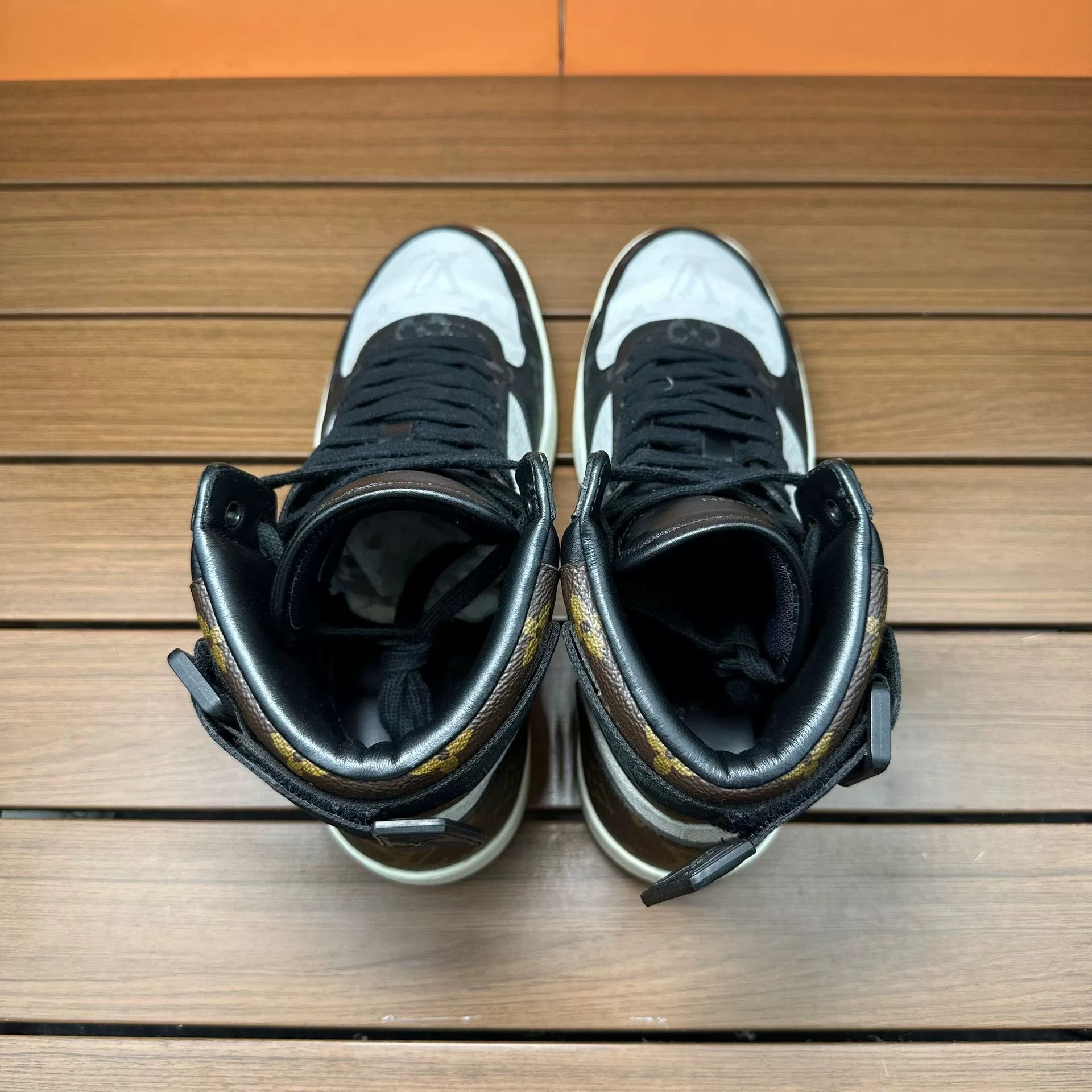 Louis Vuitton Louis Vuitton Casual Hitop Sneakers it_39 Women Size US 9 / IT 39 - 6 Thumbnail