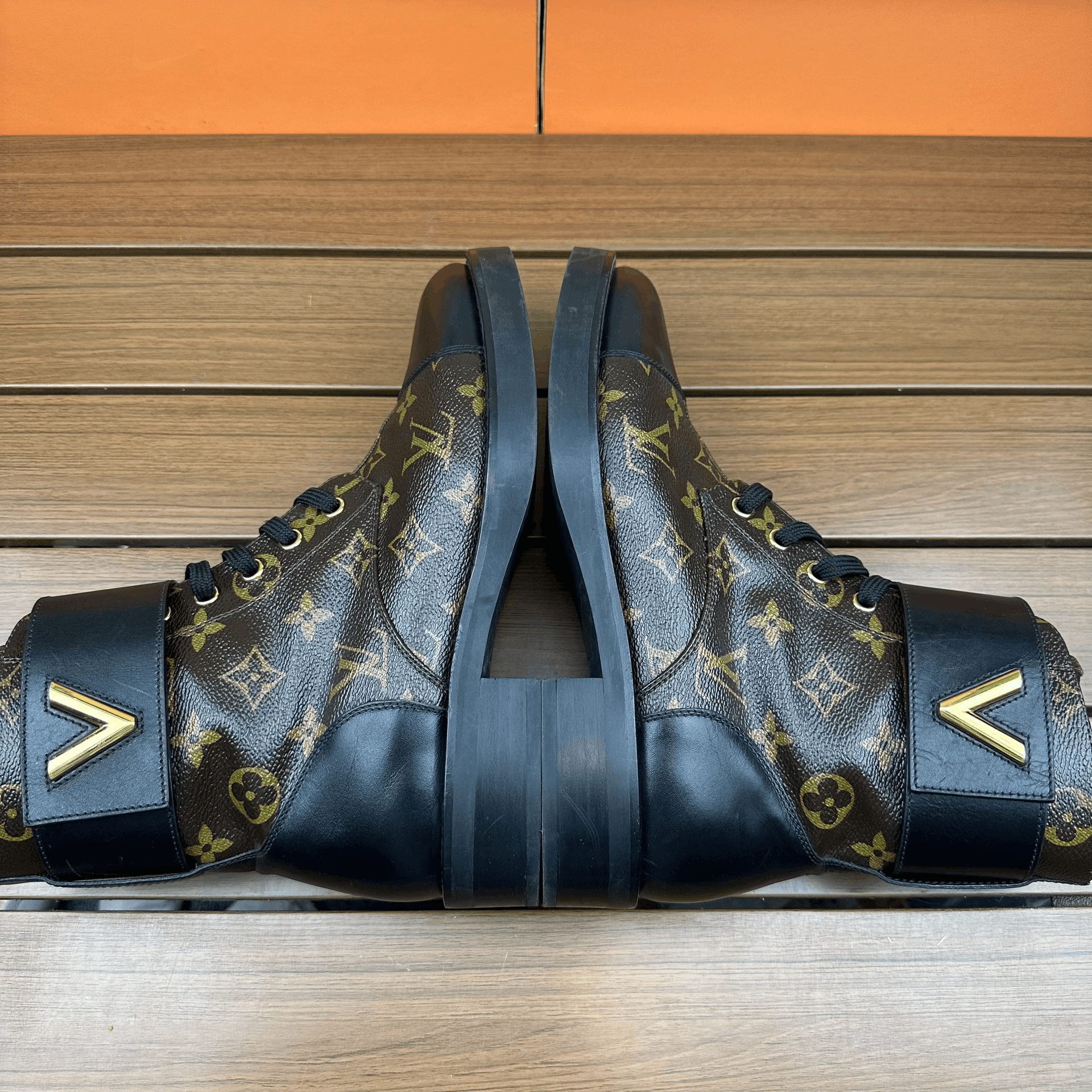 Louis Vuitton Louis Vuitton Gold Boots it_37-5 Women Size US 7.5 / IT 37.5 - 8 Thumbnail