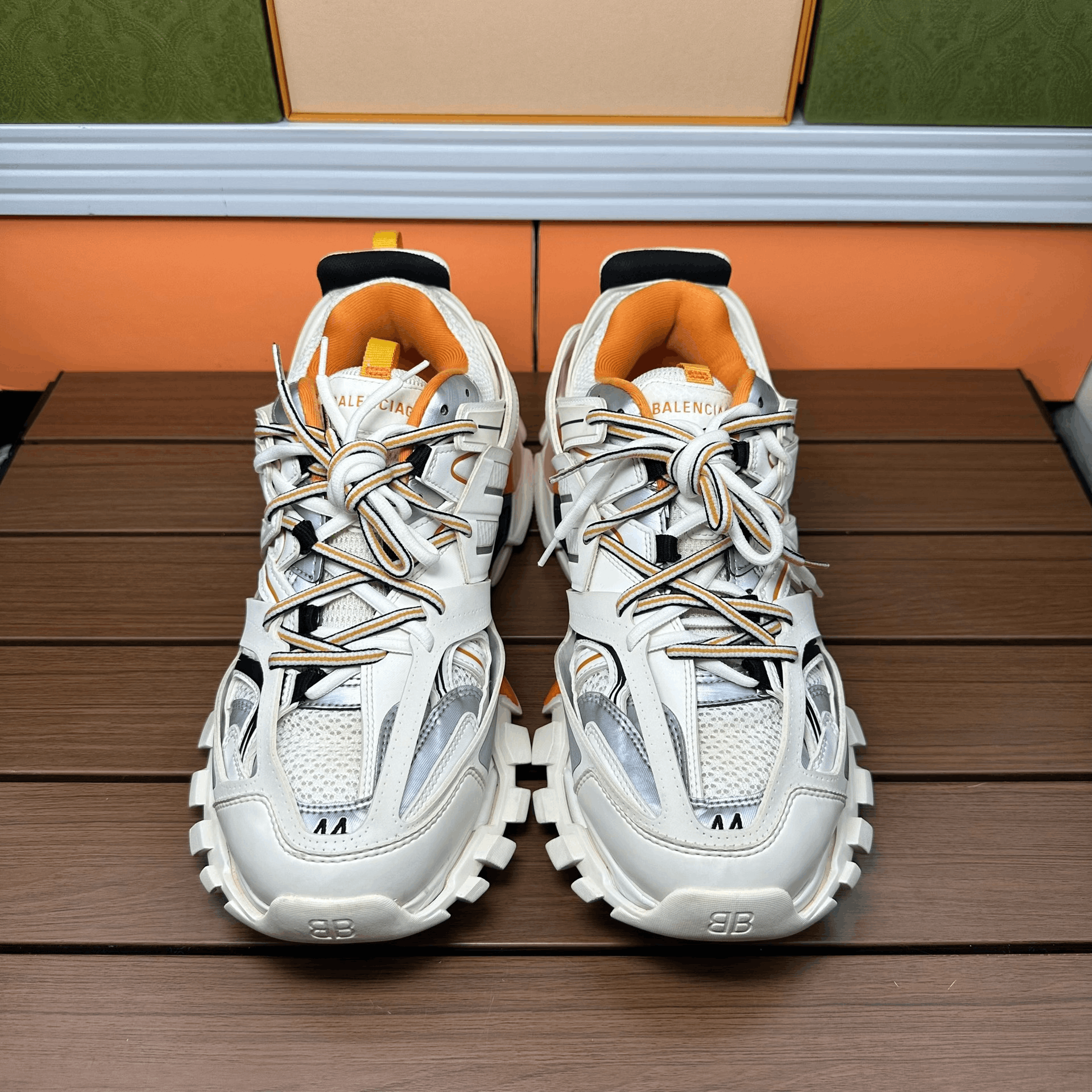 Balenciaga Balenciaga White Lowtop Sneakers 11 Men Size US 11 / EU 44 - 4 Thumbnail
