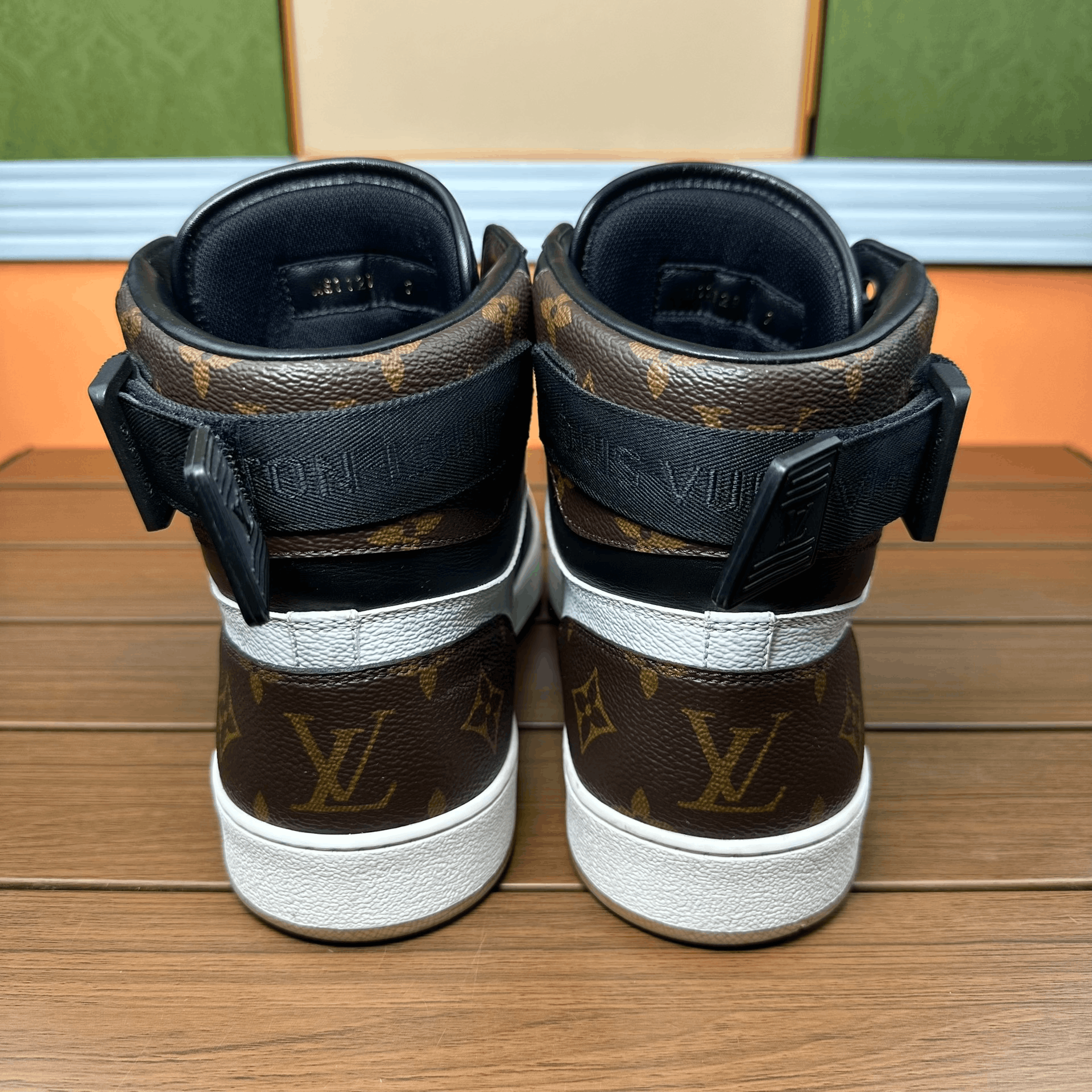 Louis Vuitton Louis Vuitton Hitop Sneakers 8 Men Size US 8 / EU 41 - 5 Thumbnail