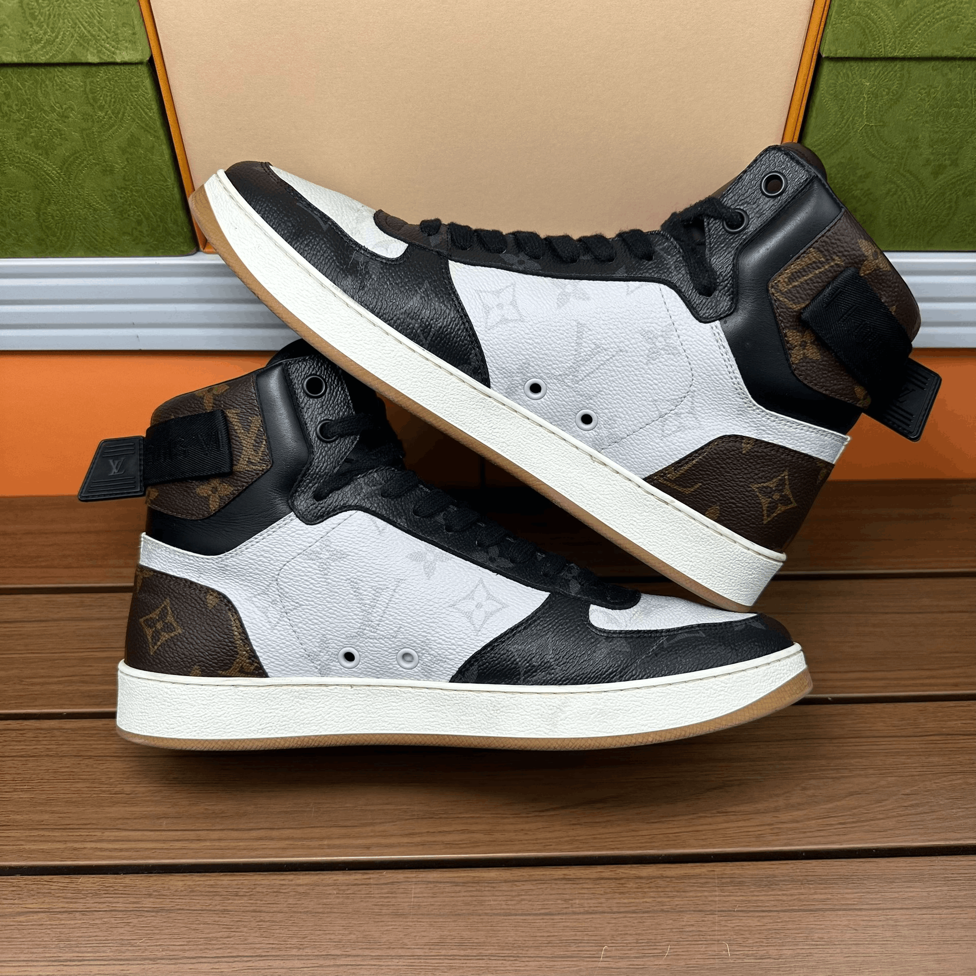 Louis Vuitton Louis Vuitton Hitop Sneakers 8 Men Size US 8 / EU 41 - 3 Thumbnail