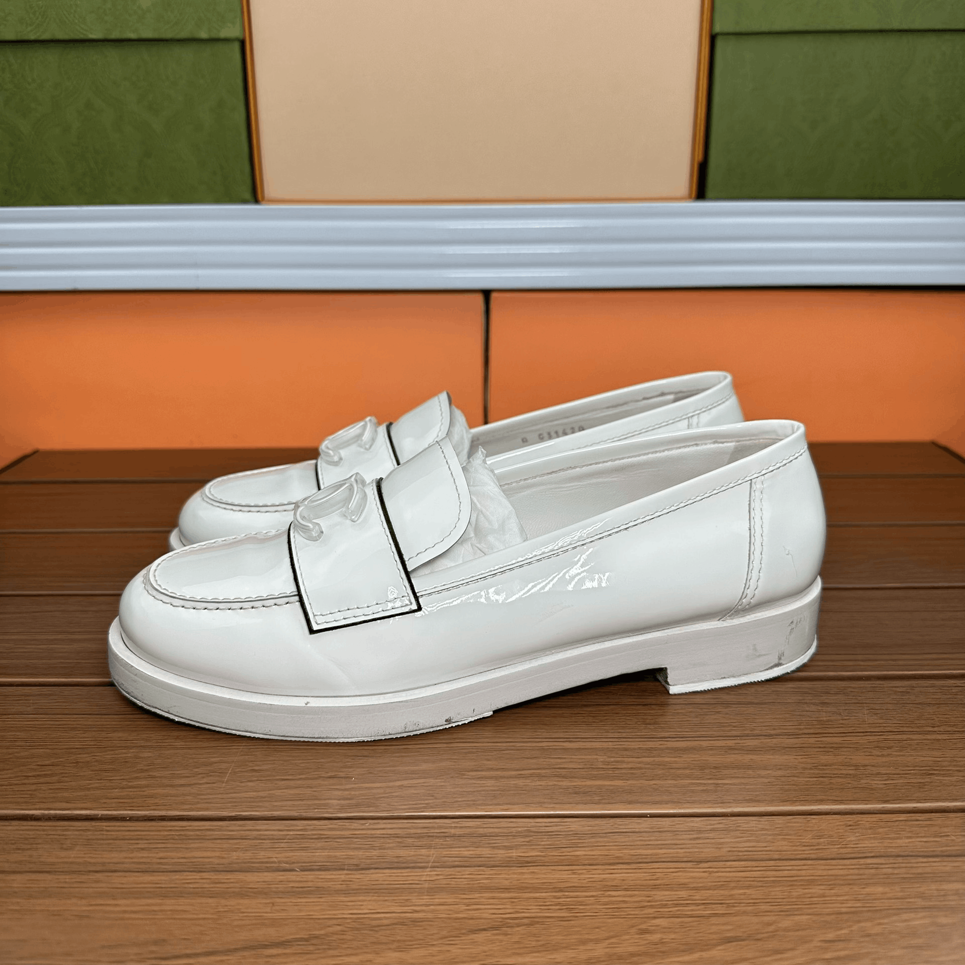 Chanel Chanel Patent White Lowtop Sneakers it_39 Women Size US 9 / IT 39 - 2 Thumbnail