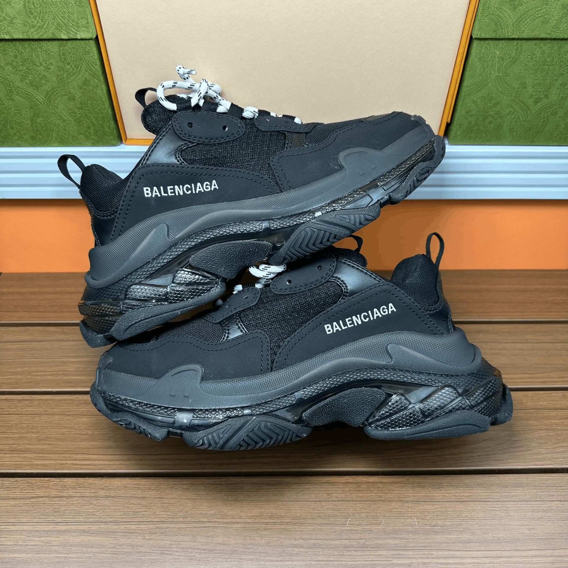 Balenciaga Balenciaga Black Lowtop Sneakers it_38 Women Size US 8 / IT 38 - 2 Thumbnail