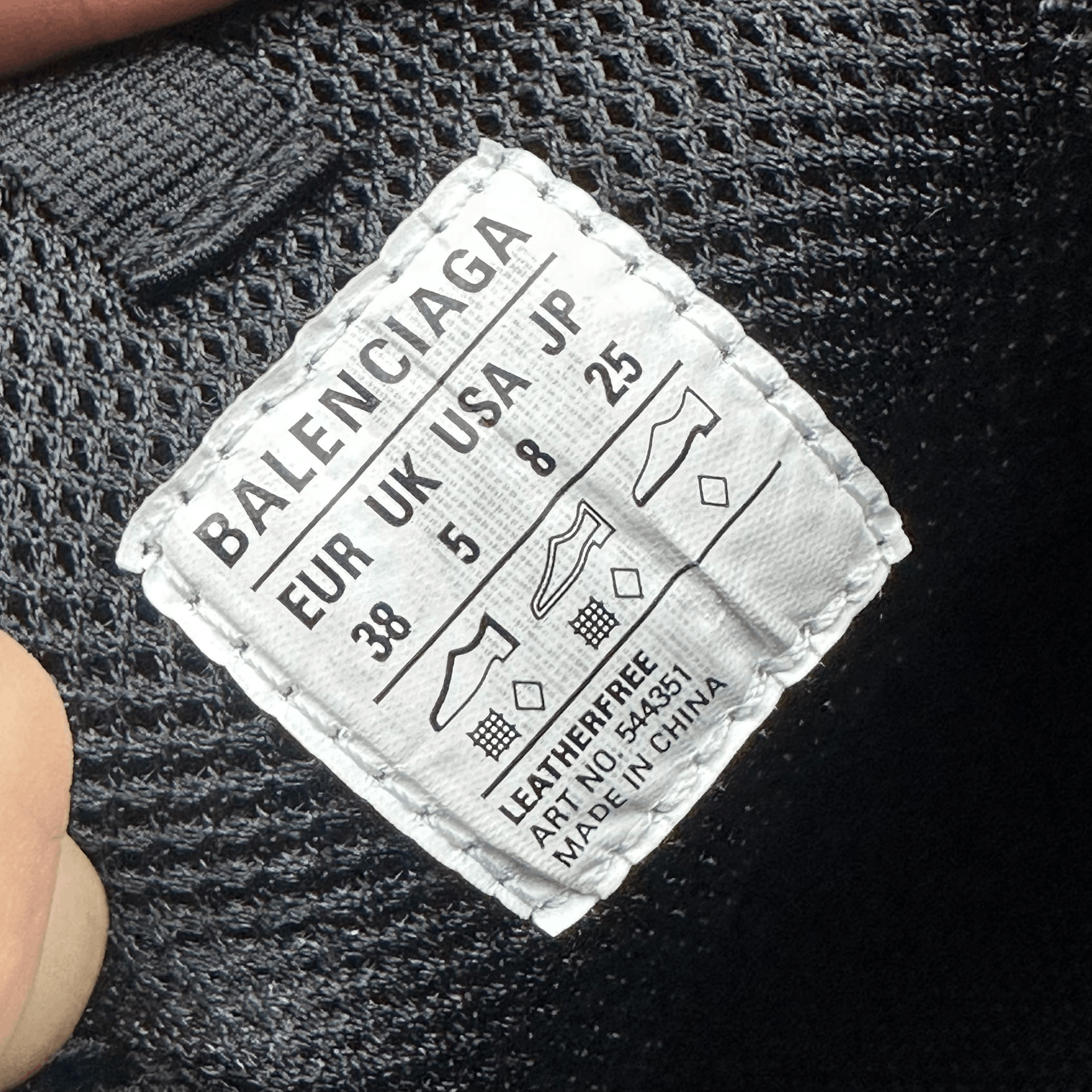 Balenciaga Balenciaga Black Lowtop Sneakers it_38 Women Size US 8 / IT 38 - 9 Thumbnail