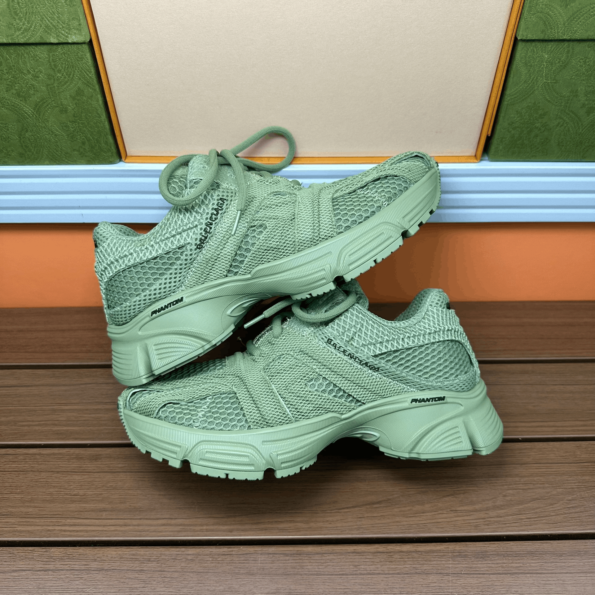Balenciaga Balenciaga Green Lowtop Sneakers it_36 Women Size US 6 / IT 36 - 2 Thumbnail