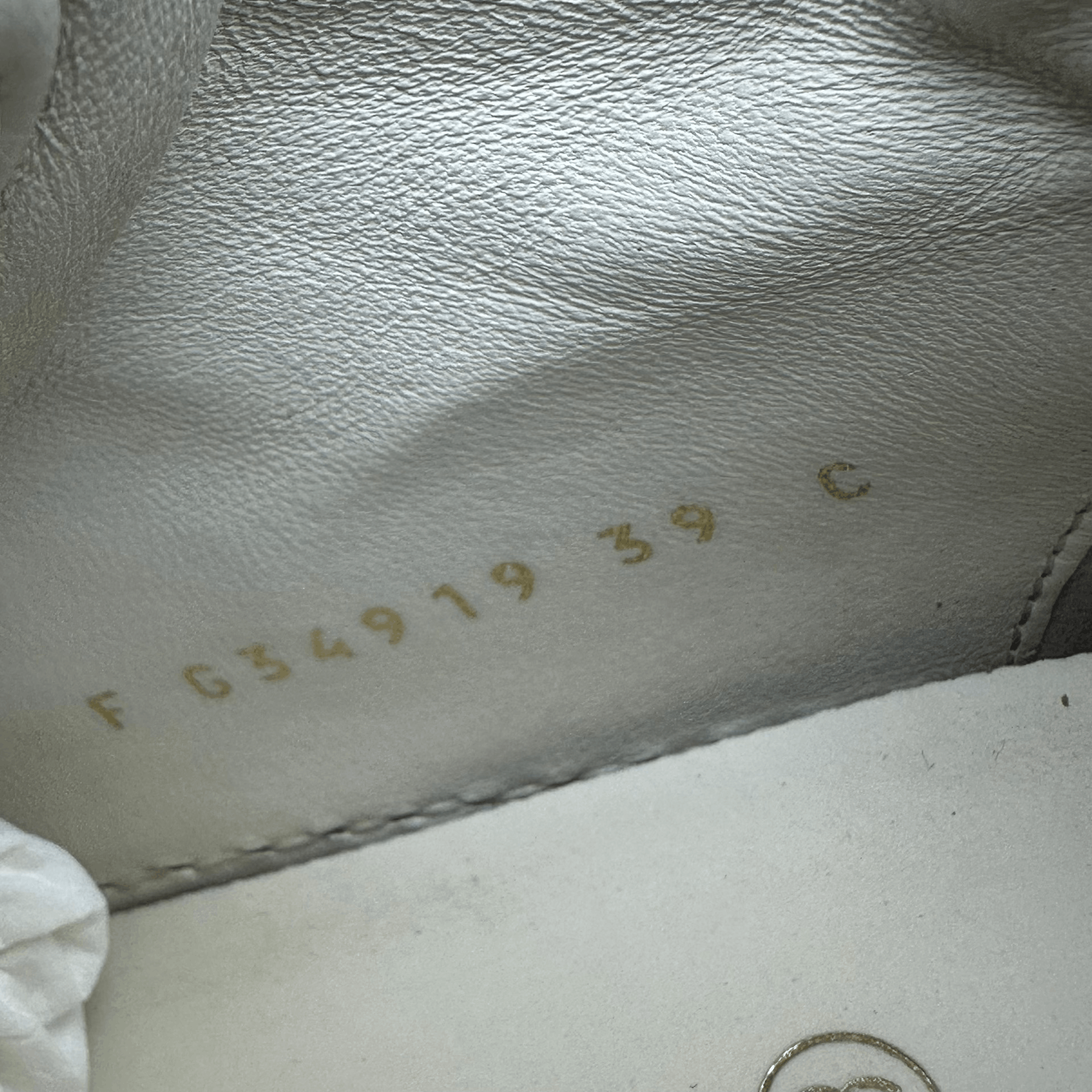 Chanel Chanel Casual White Lowtop Sneakers it_39 Women Size US 9 / IT 39 - 9 Thumbnail