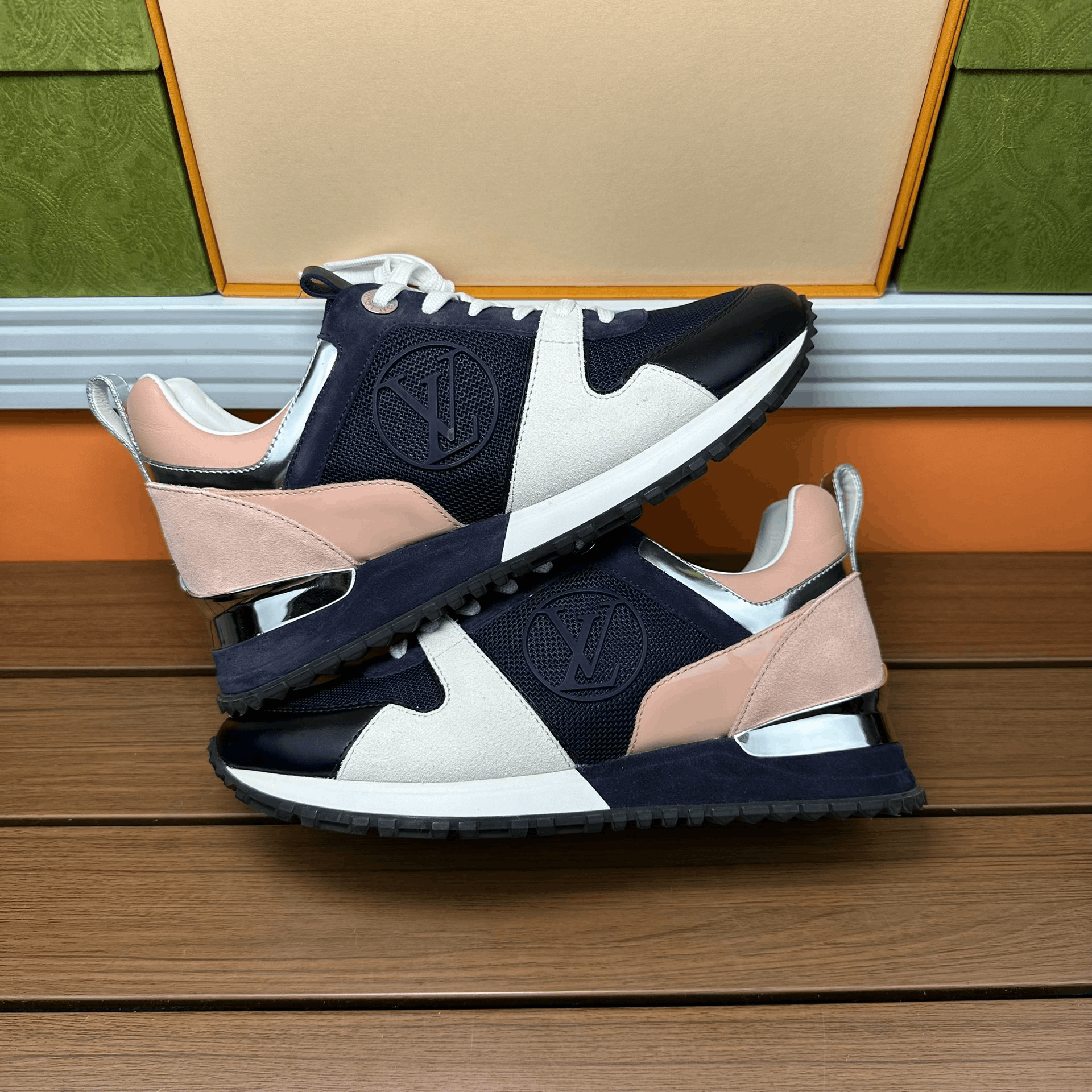 Louis Vuitton Louis Vuitton Casual Lowtop Sneakers it_35-5 Women Size US 5.5 / IT 35.5 - 2 Thumbnail