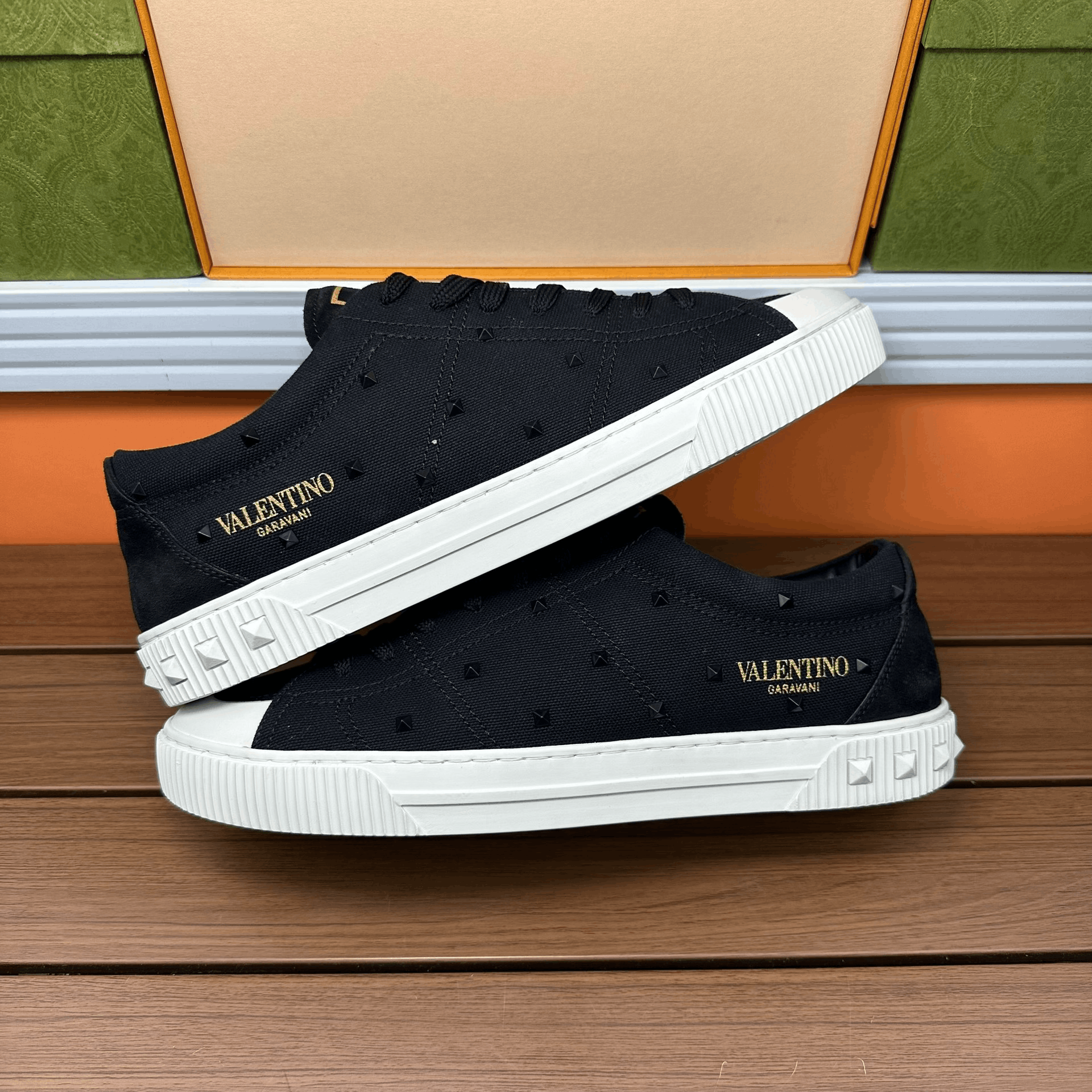 Valentino Valentino Casual Black Lowtop Sneakers 9 Men Size US 9 / EU 42 - 2 Thumbnail