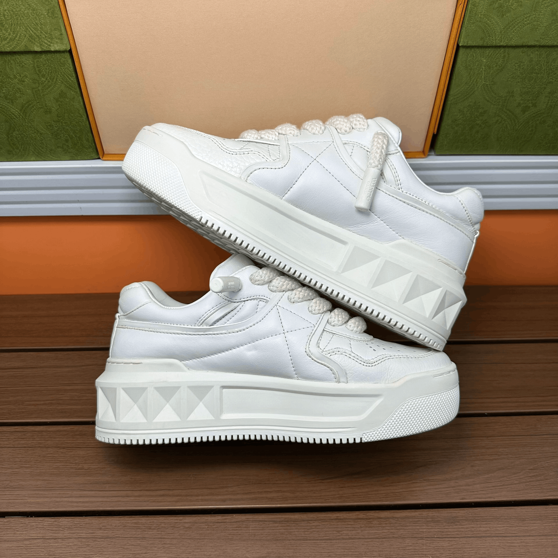 Valentino Valentino White Lowtop Sneakers it_36-5 Women Size US 6.5 / IT 36.5 - 3 Thumbnail