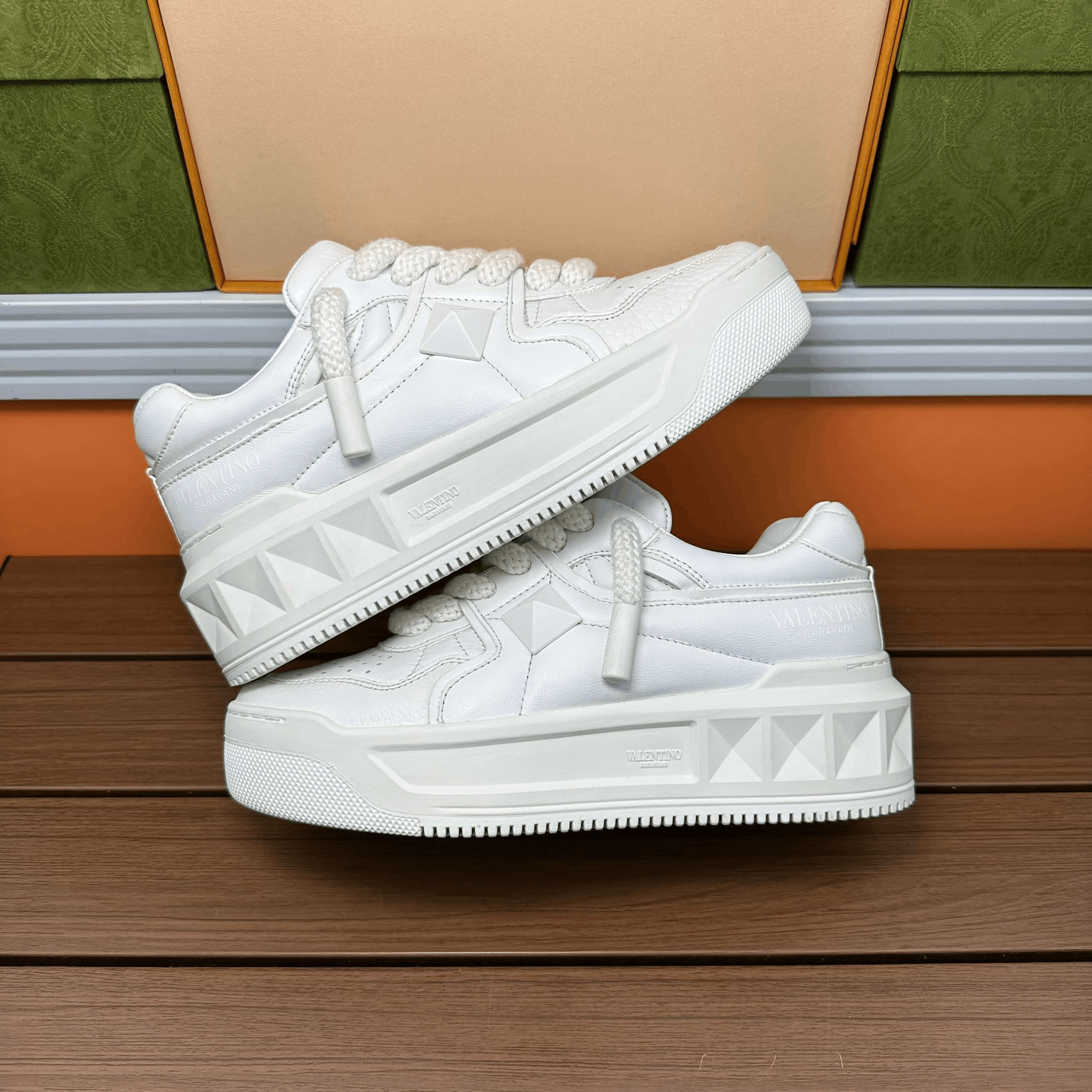 Valentino Valentino White Lowtop Sneakers it_36-5 Women Size US 6.5 / IT 36.5 - 2 Thumbnail