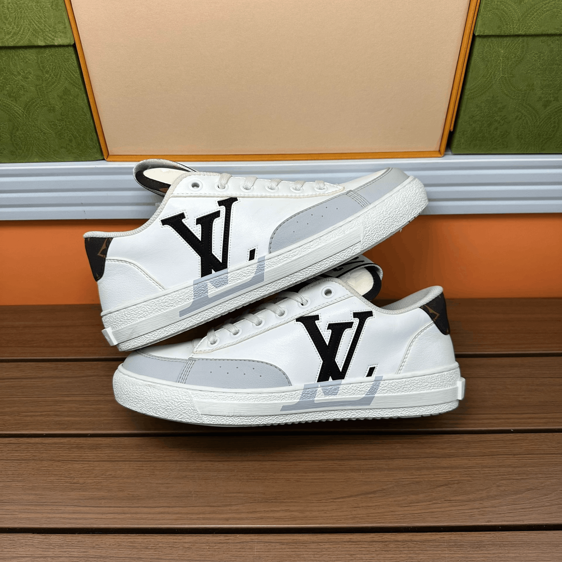 Louis Vuitton Louis Vuitton Casual White Lowtop Sneakers it_36-5 Women Size US 6.5 / IT 36.5 - 2 Thumbnail