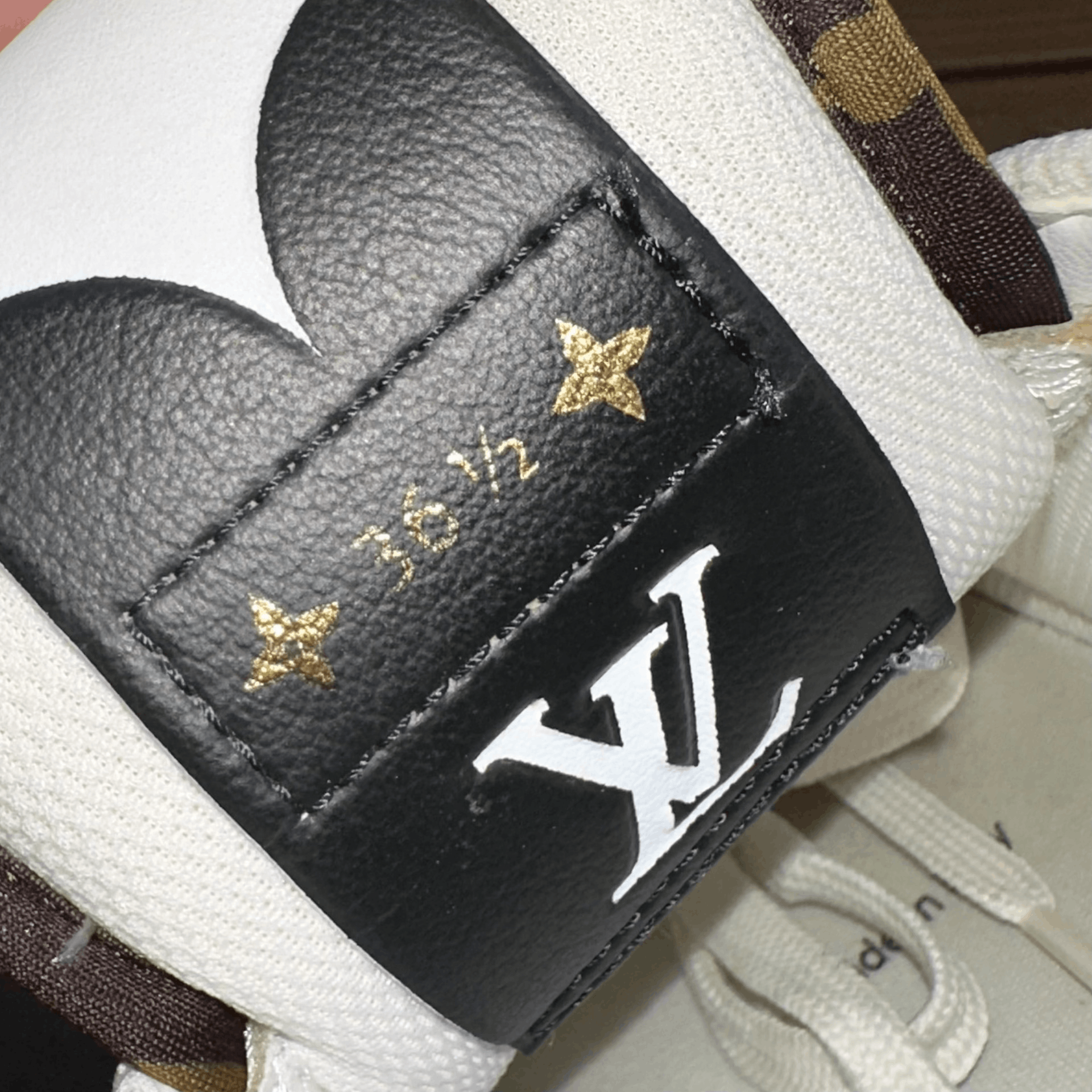 Louis Vuitton Louis Vuitton Casual White Lowtop Sneakers it_36-5 Women Size US 6.5 / IT 36.5 - 9 Thumbnail
