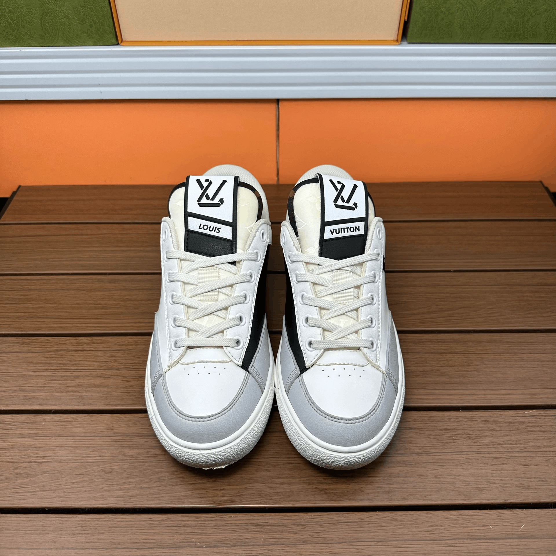 Louis Vuitton Louis Vuitton Casual White Lowtop Sneakers it_36-5 Women Size US 6.5 / IT 36.5 - 4 Thumbnail