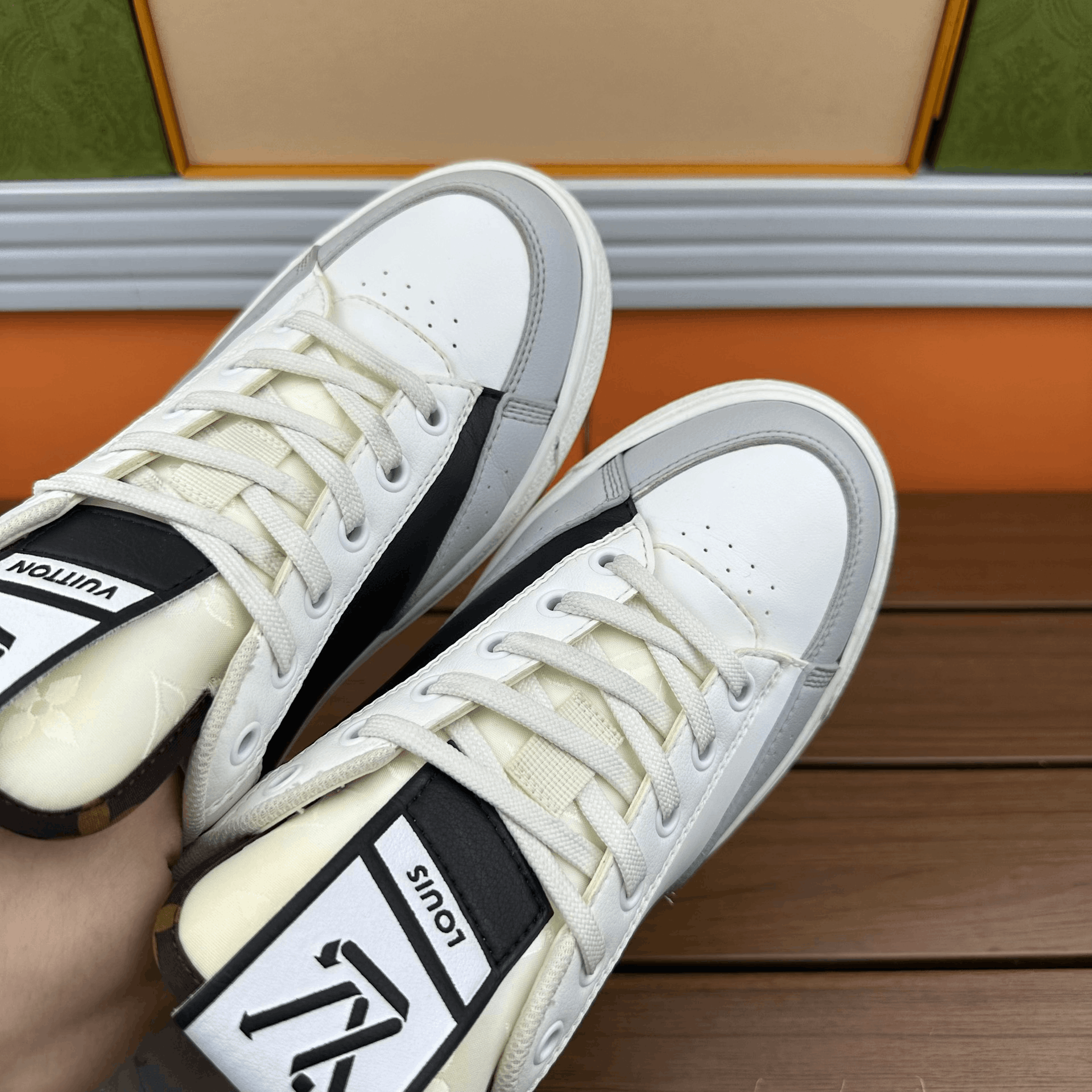 Louis Vuitton Louis Vuitton Casual White Lowtop Sneakers it_36-5 Women Size US 6.5 / IT 36.5 - 7 Thumbnail