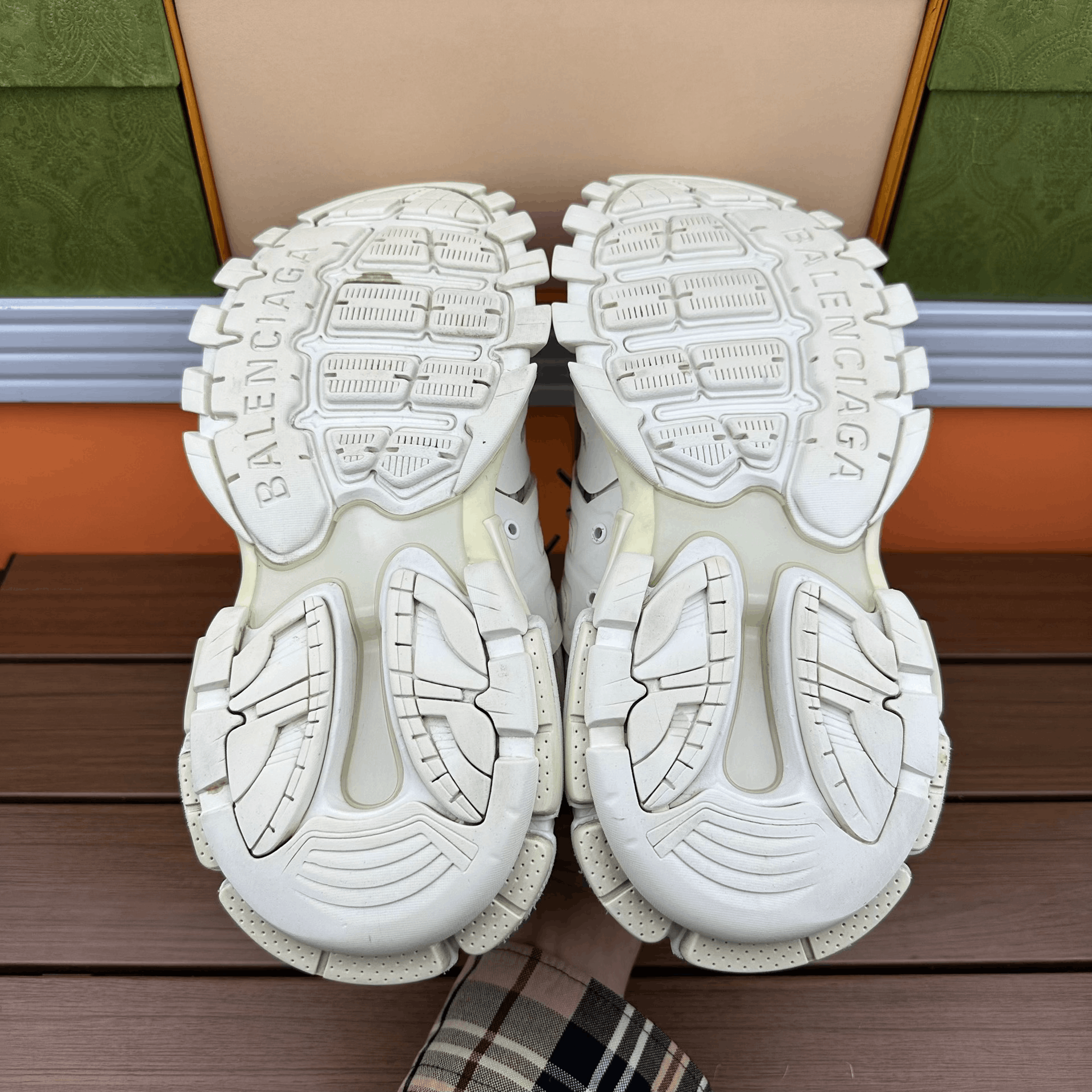 Balenciaga Balenciaga White Lowtop Sneakers it_36 Women Size US 6 / IT 36 - 8 Thumbnail