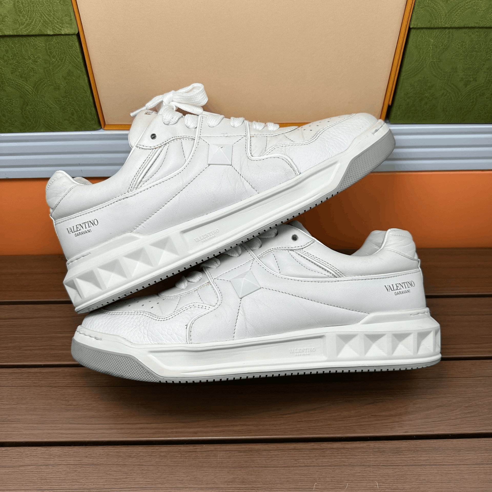 Valentino Valentino Lowtop Sneakers 9 Men Size US 9 / EU 42 - 3 Thumbnail