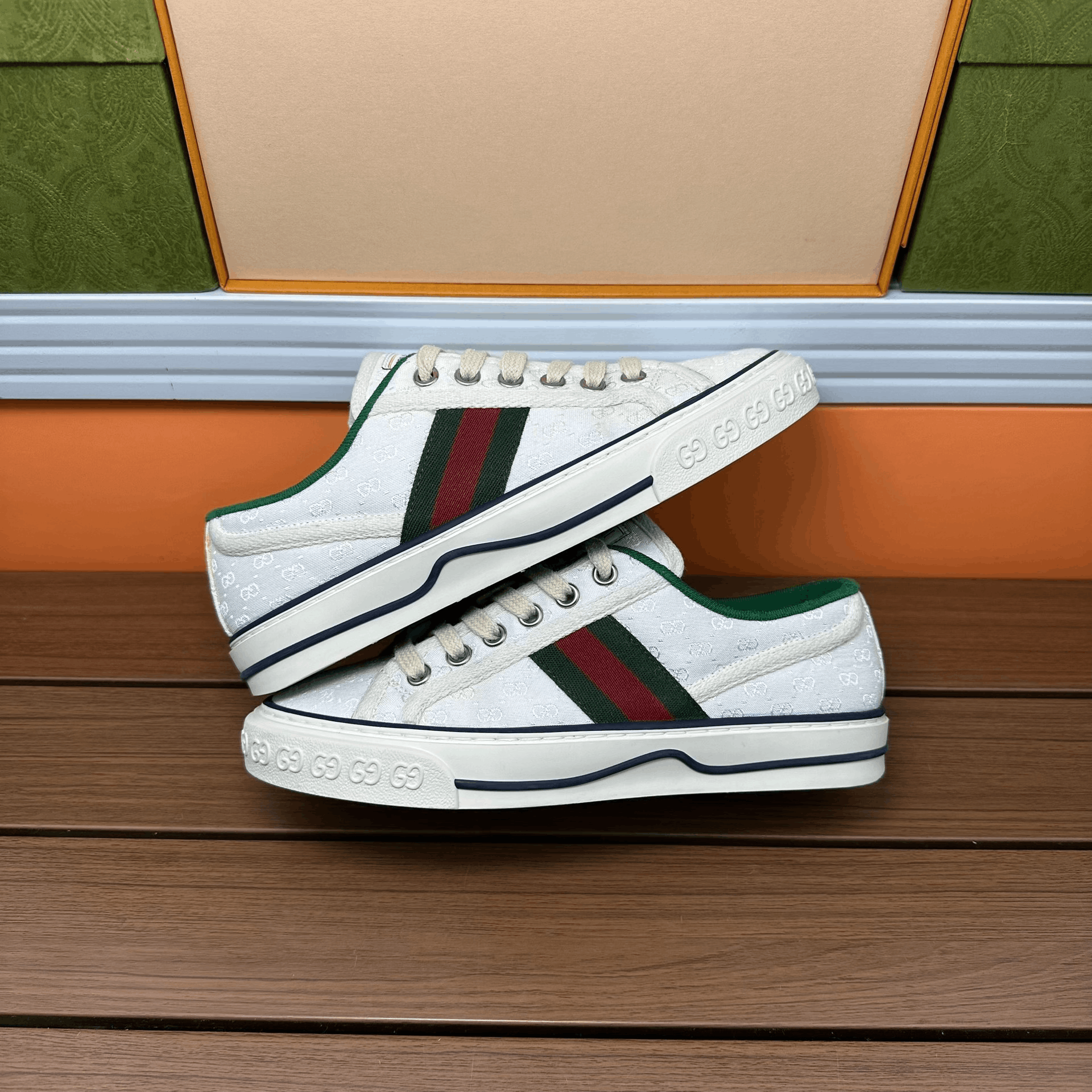 Gucci Gucci White Lowtop Sneakers it_35 Women Size US 5 / IT 35 - 2 Thumbnail