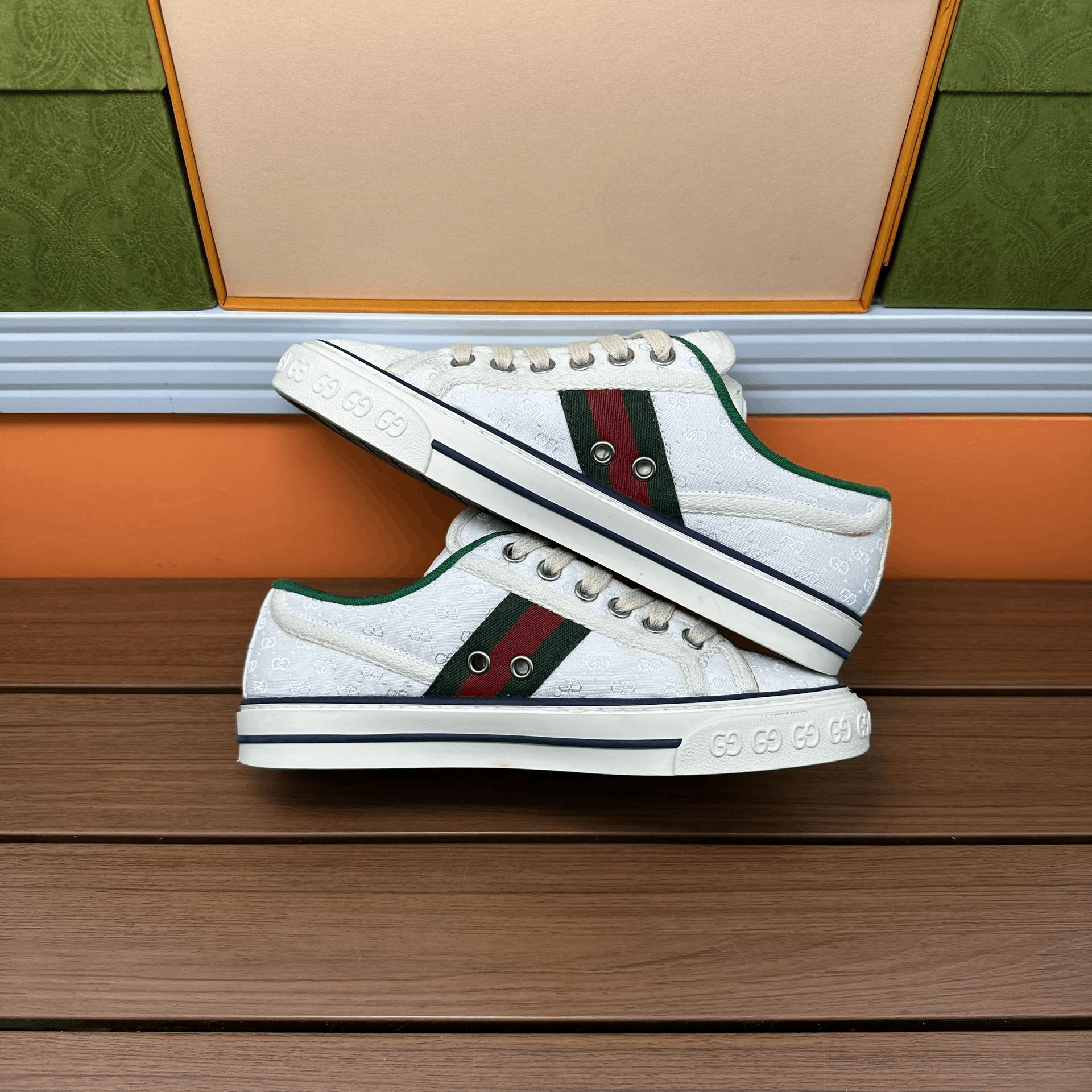 Gucci Gucci White Lowtop Sneakers it_35 Women Size US 5 / IT 35 - 3 Thumbnail