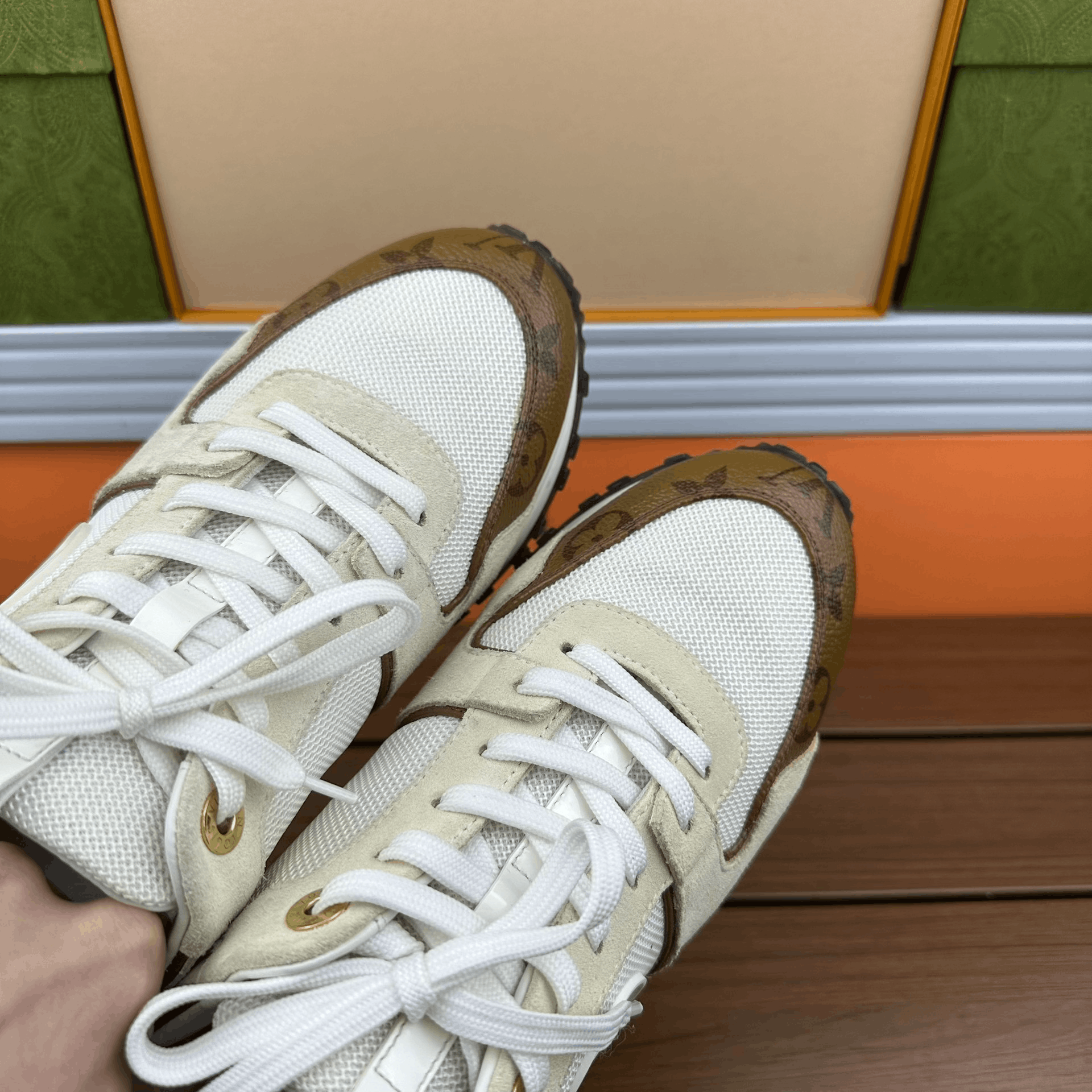 Louis Vuitton Louis Vuitton Casual White Lowtop Sneakers it_38-5 Women Size US 8.5 / IT 38.5 - 8 Thumbnail